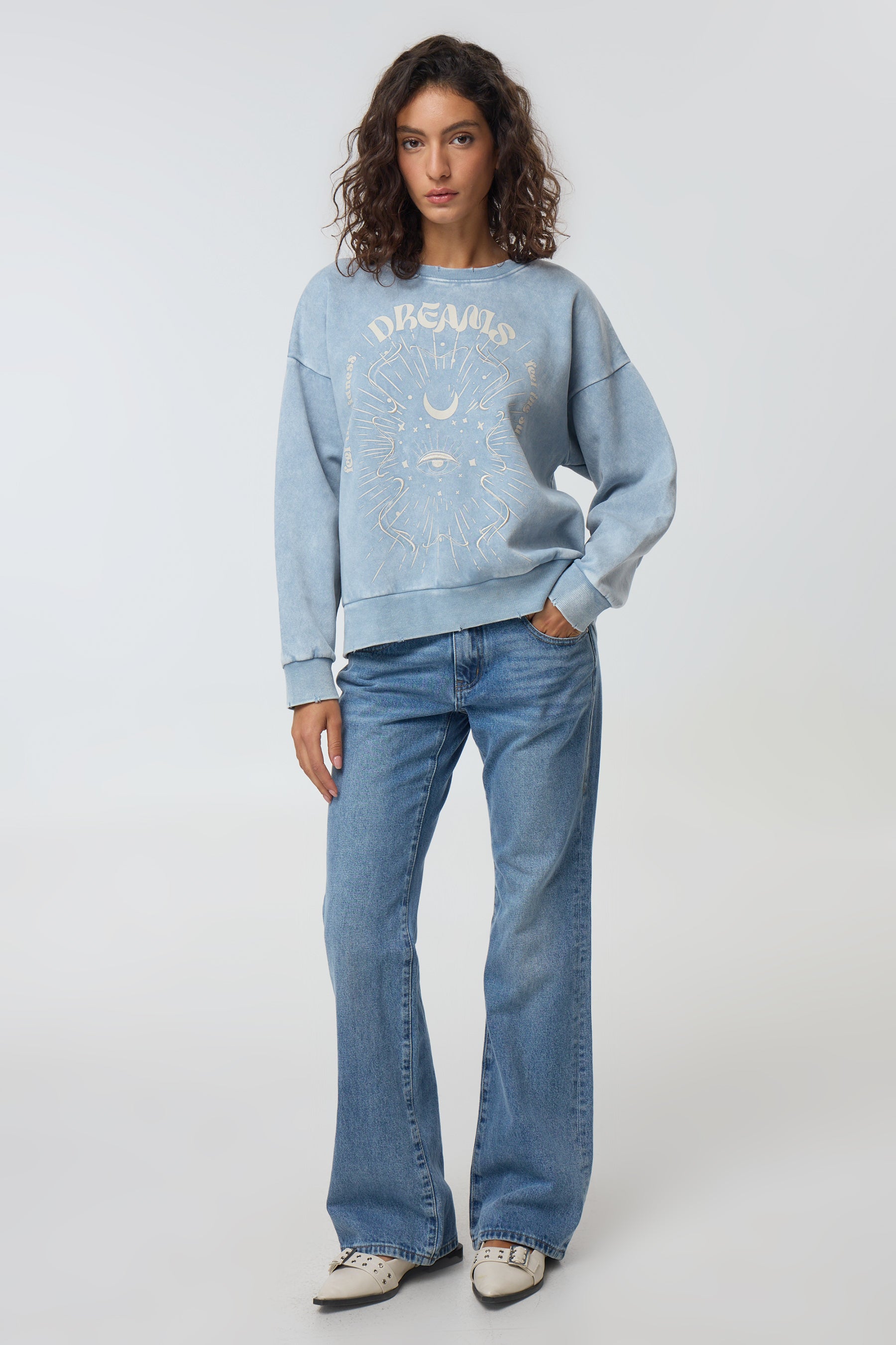 סוויטשירט קרעים תכלת שטוף