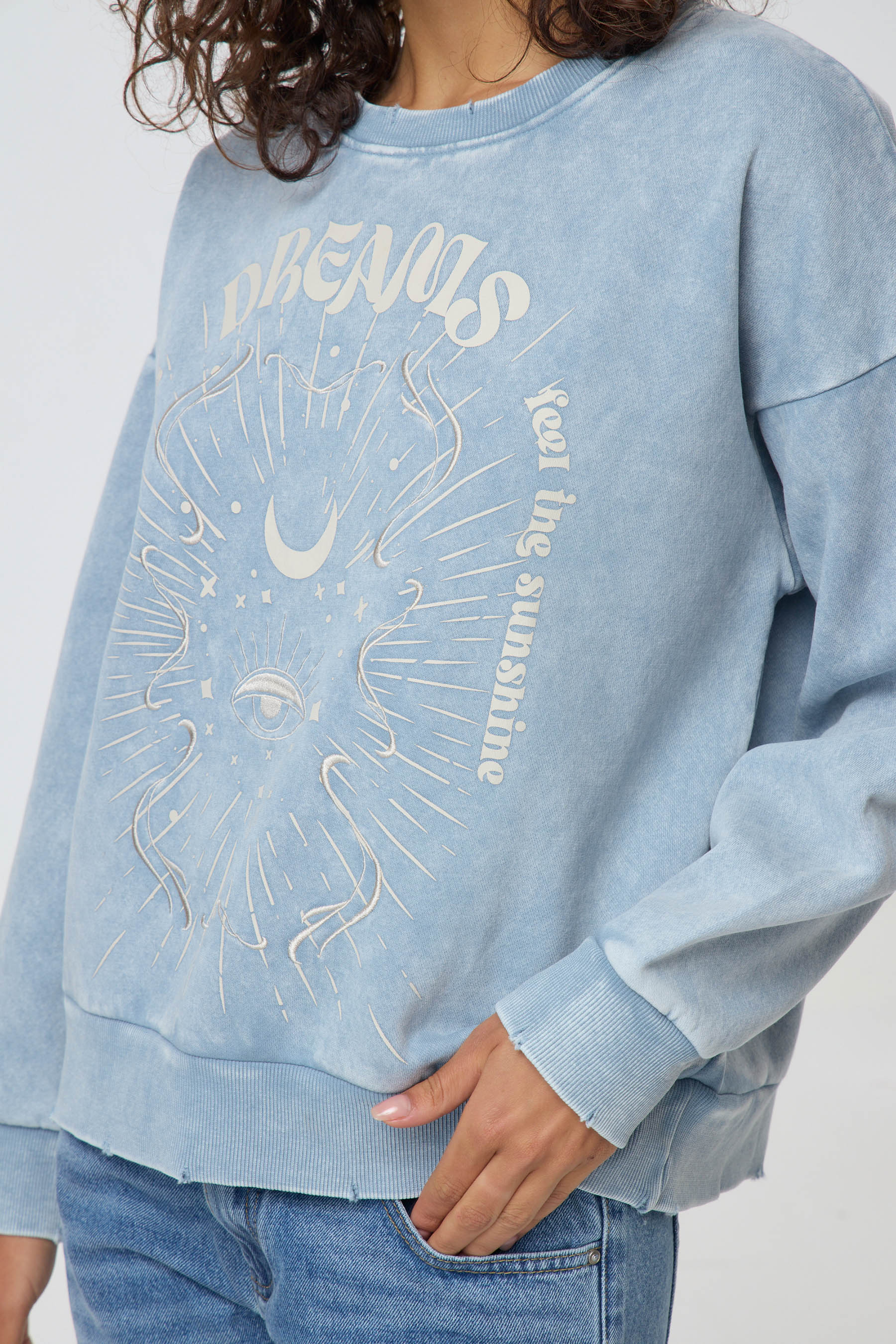 סוויטשירט קרעים תכלת שטוף