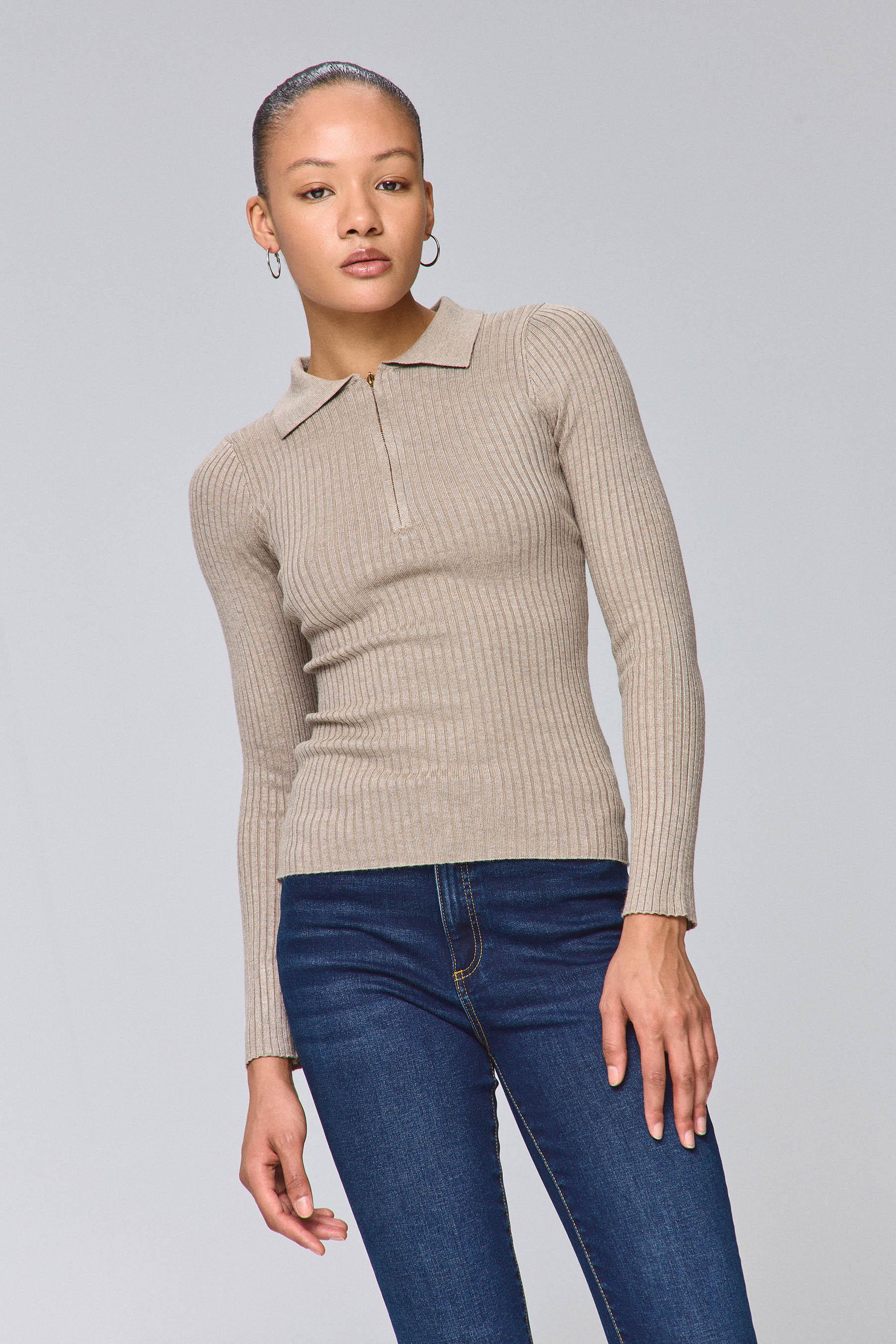 סריג צווארון עם רוכסן