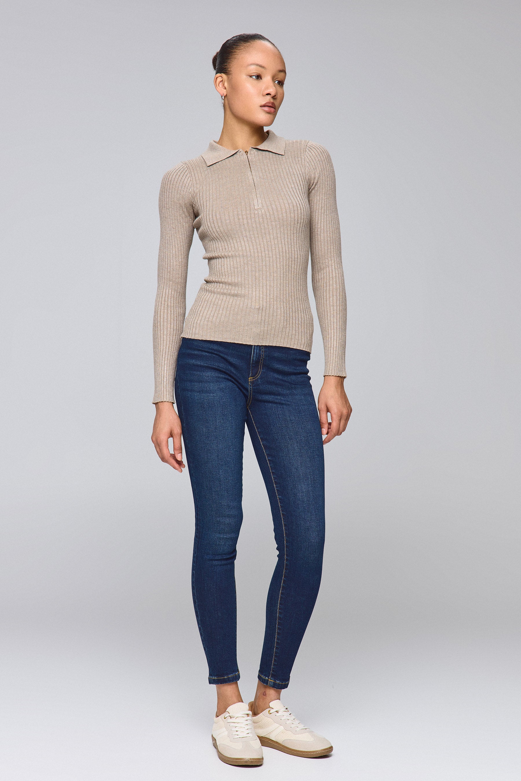 סריג צווארון עם רוכסן