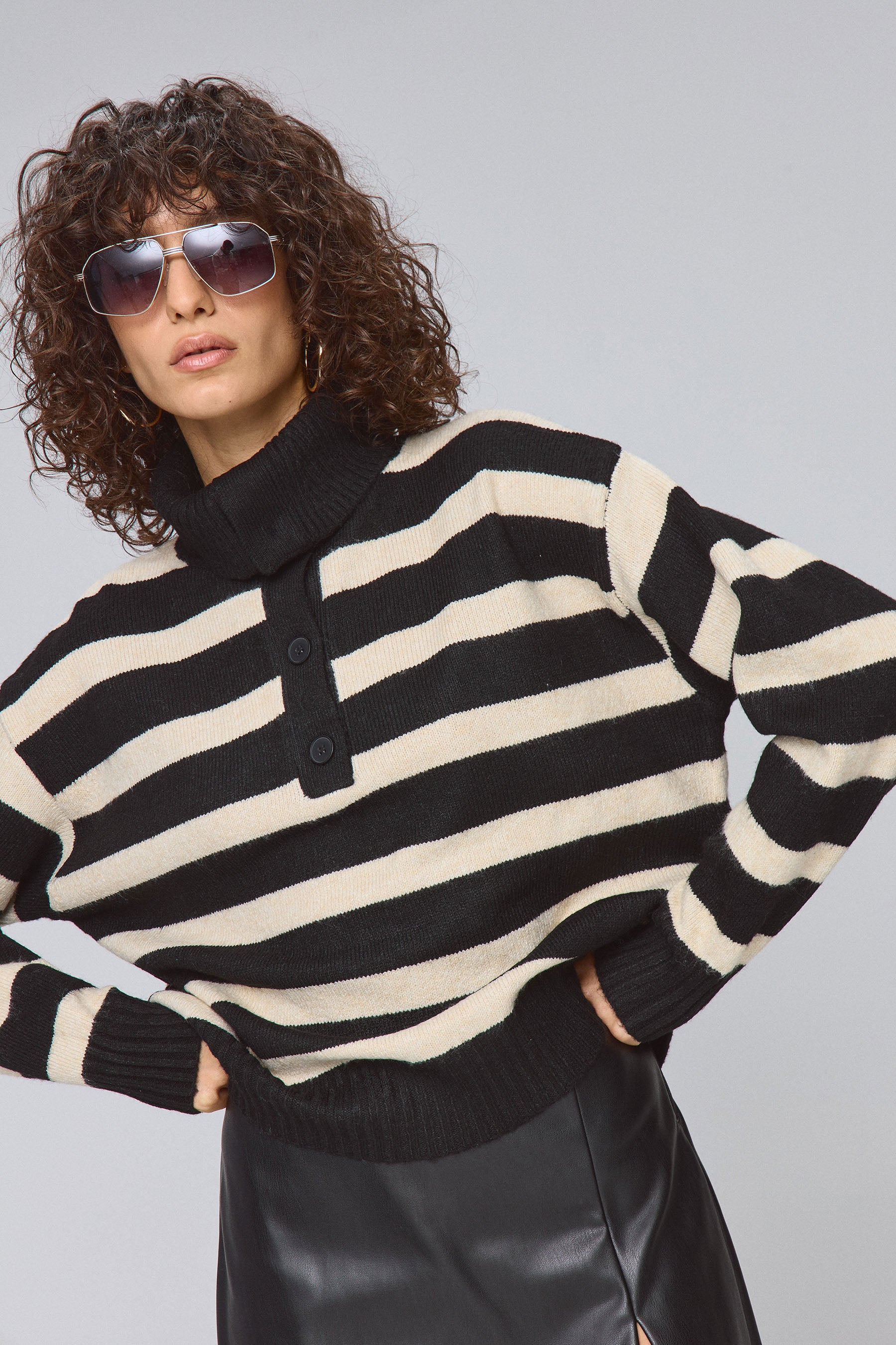 סריג מחשוף כפתורים