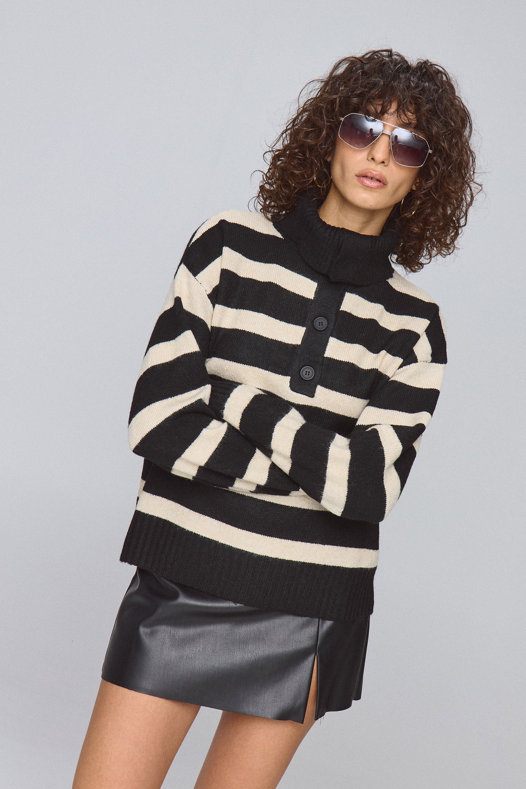 סריג מחשוף כפתורים