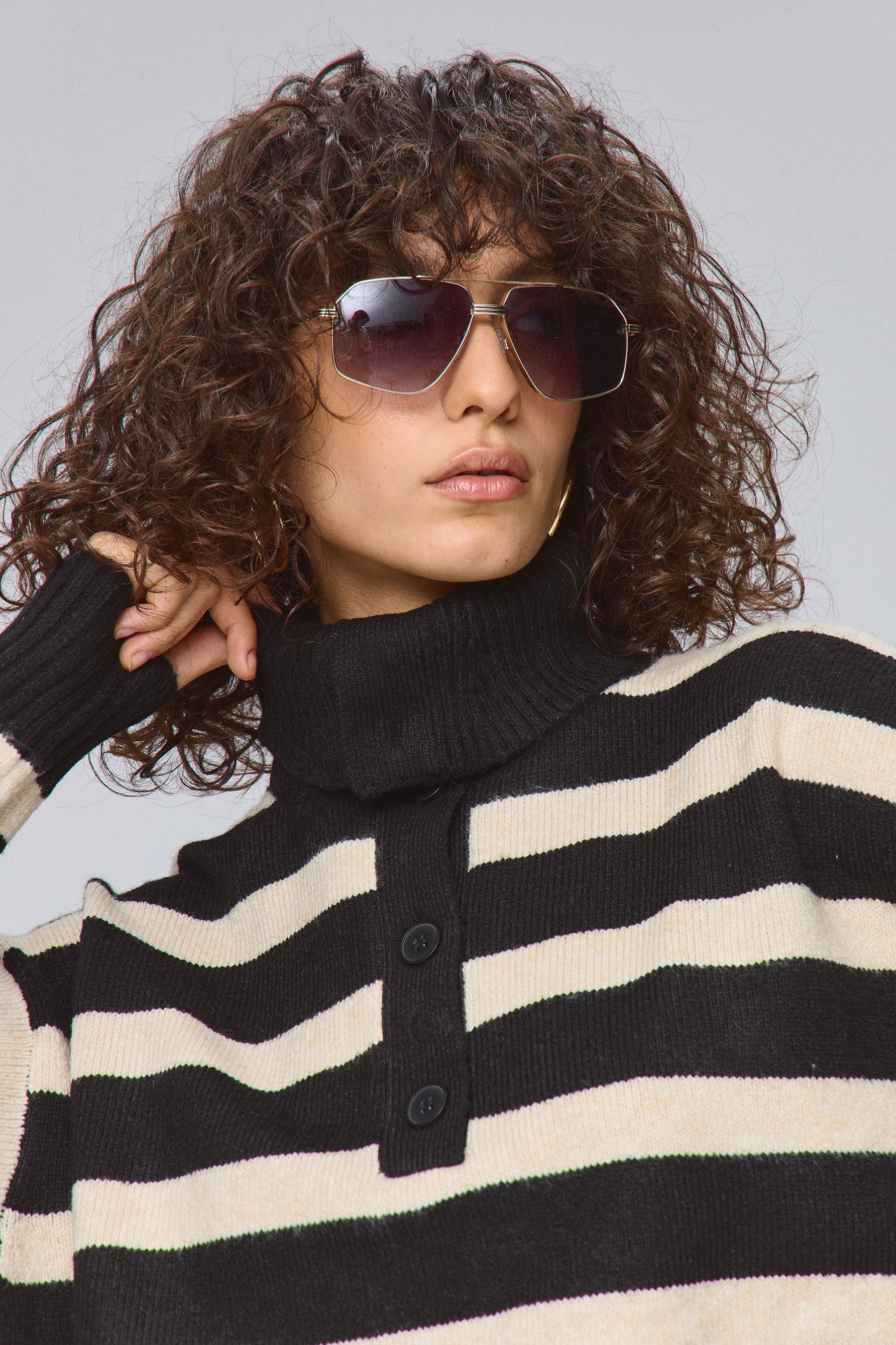 סריג מחשוף כפתורים