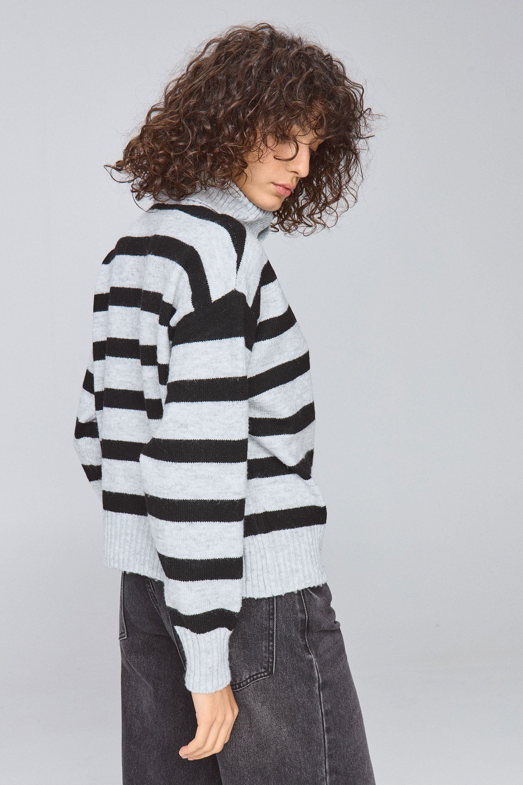 סריג מחשוף כפתורים