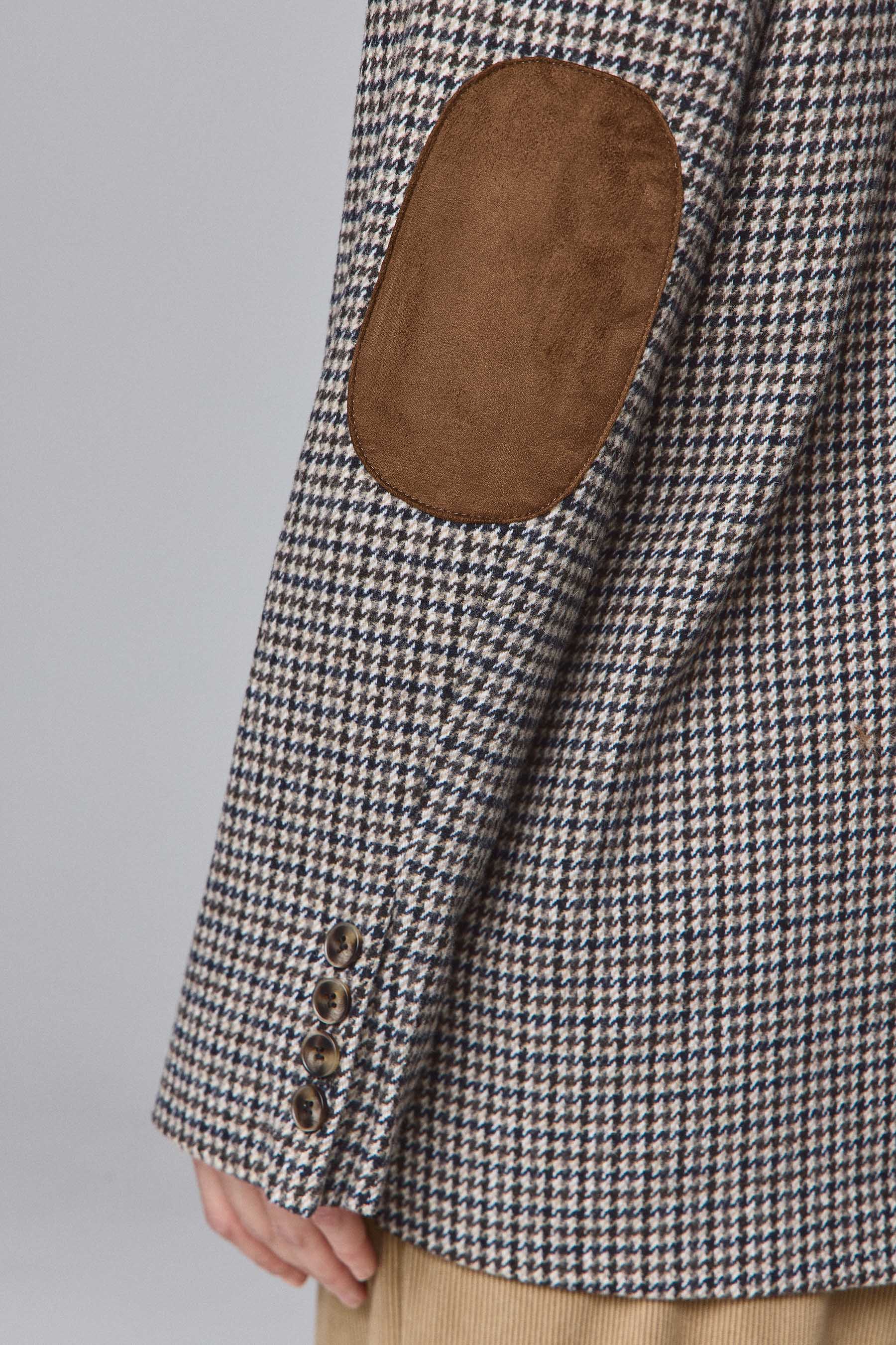 ג'קט משבצות עם פטץ'