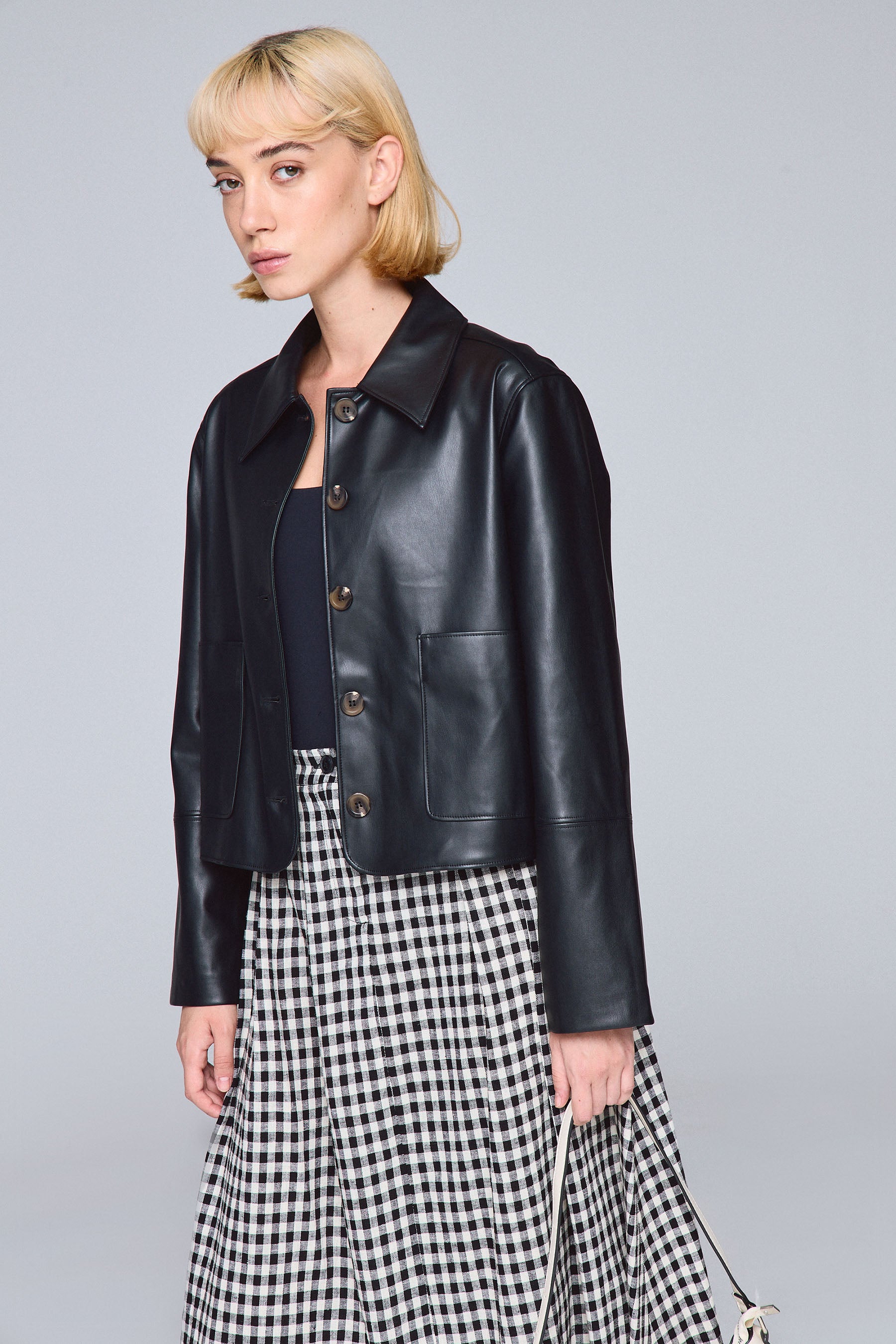 ג'קט כפתורים דמוי עור