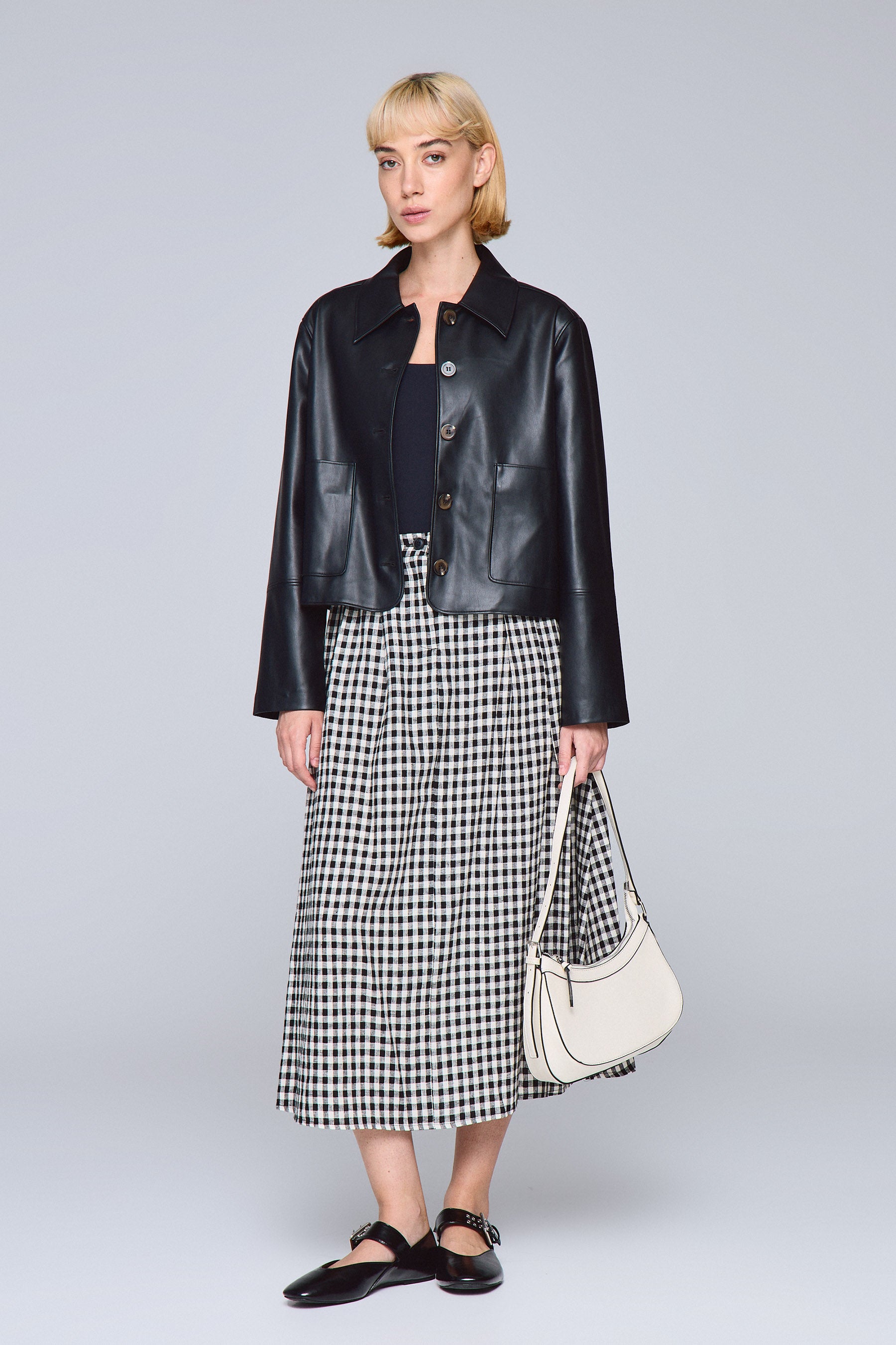 ג'קט כפתורים דמוי עור