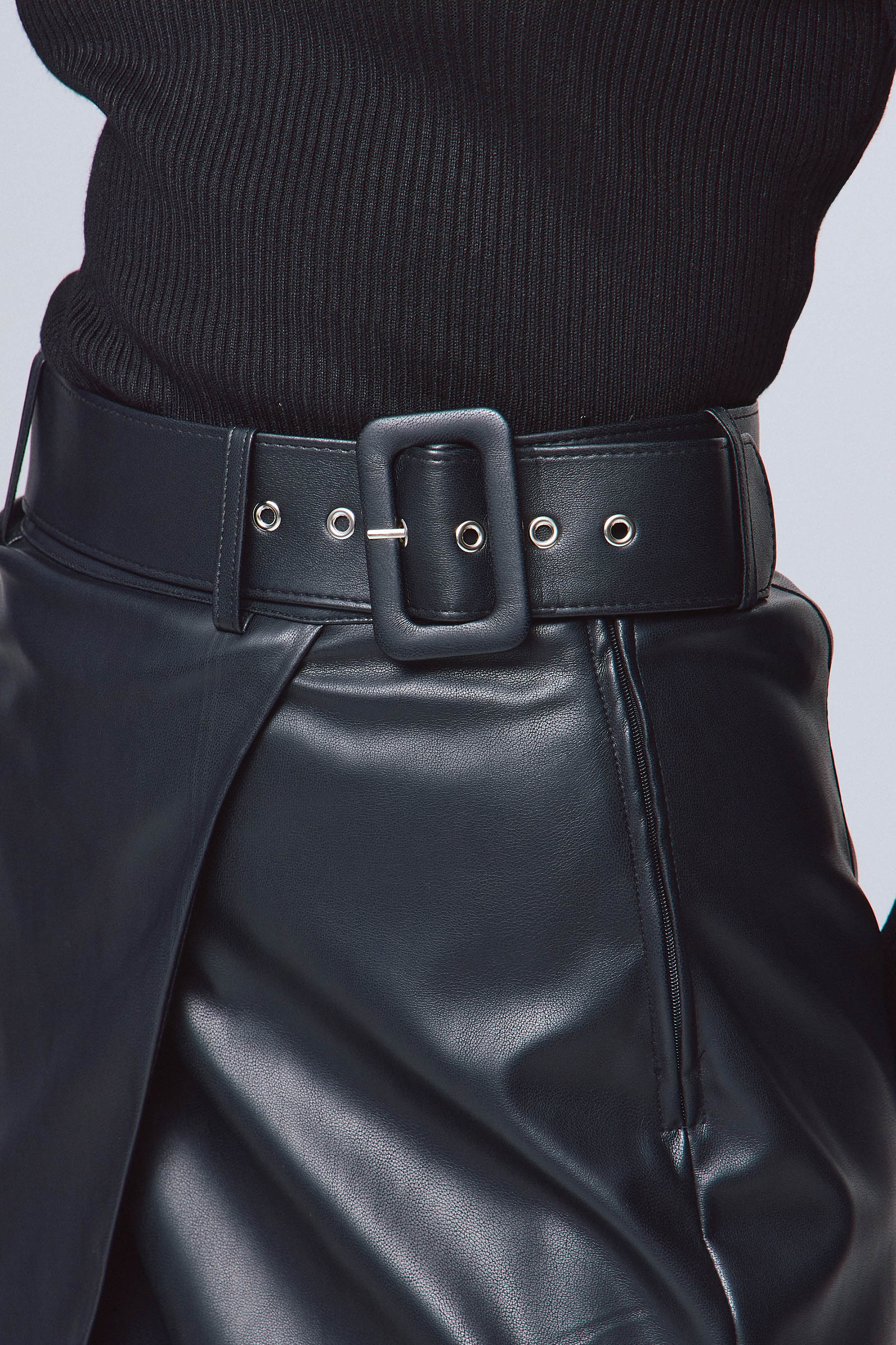 חצאית PU מעטפת עם חגורה