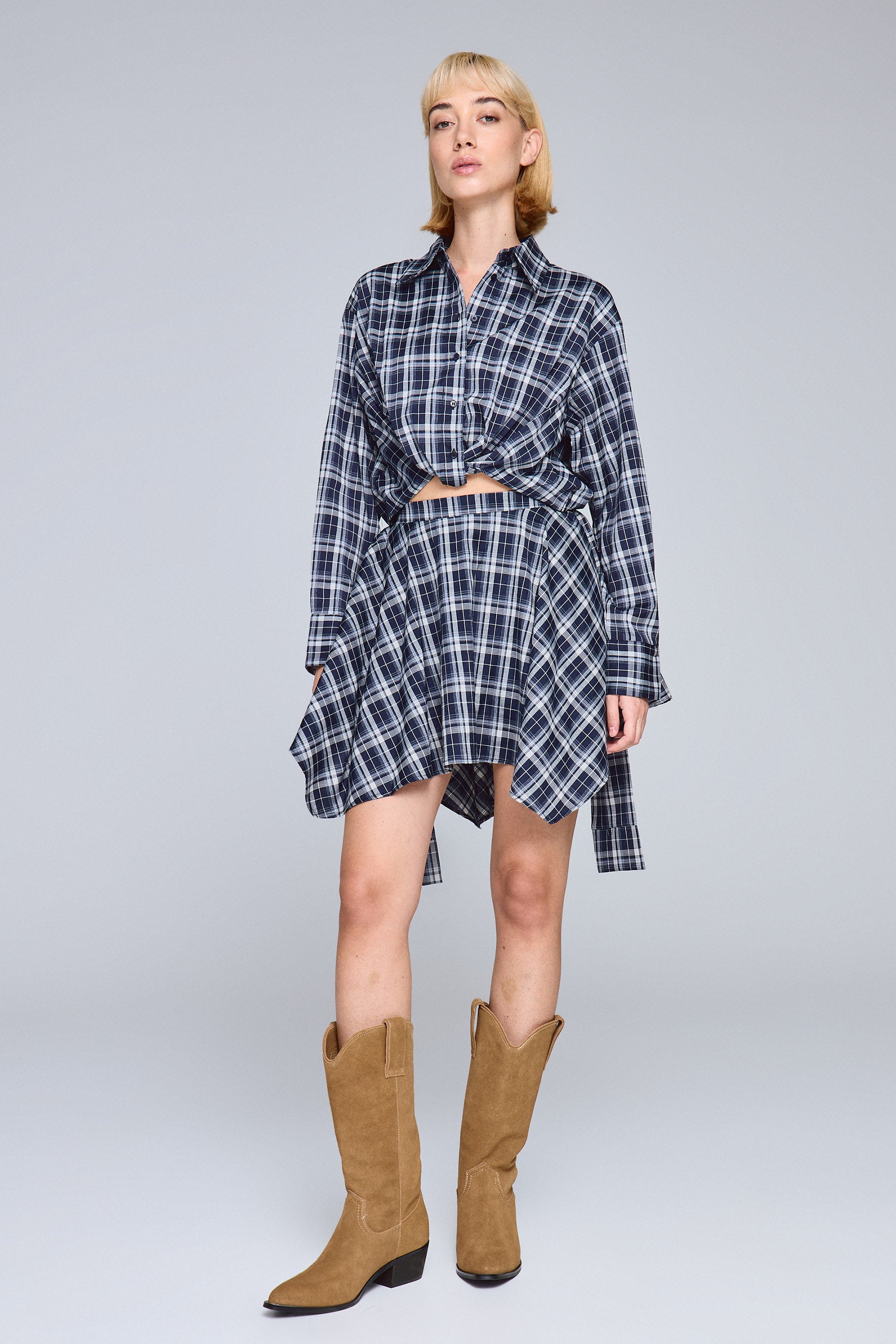 חצאית משובצת קשירה