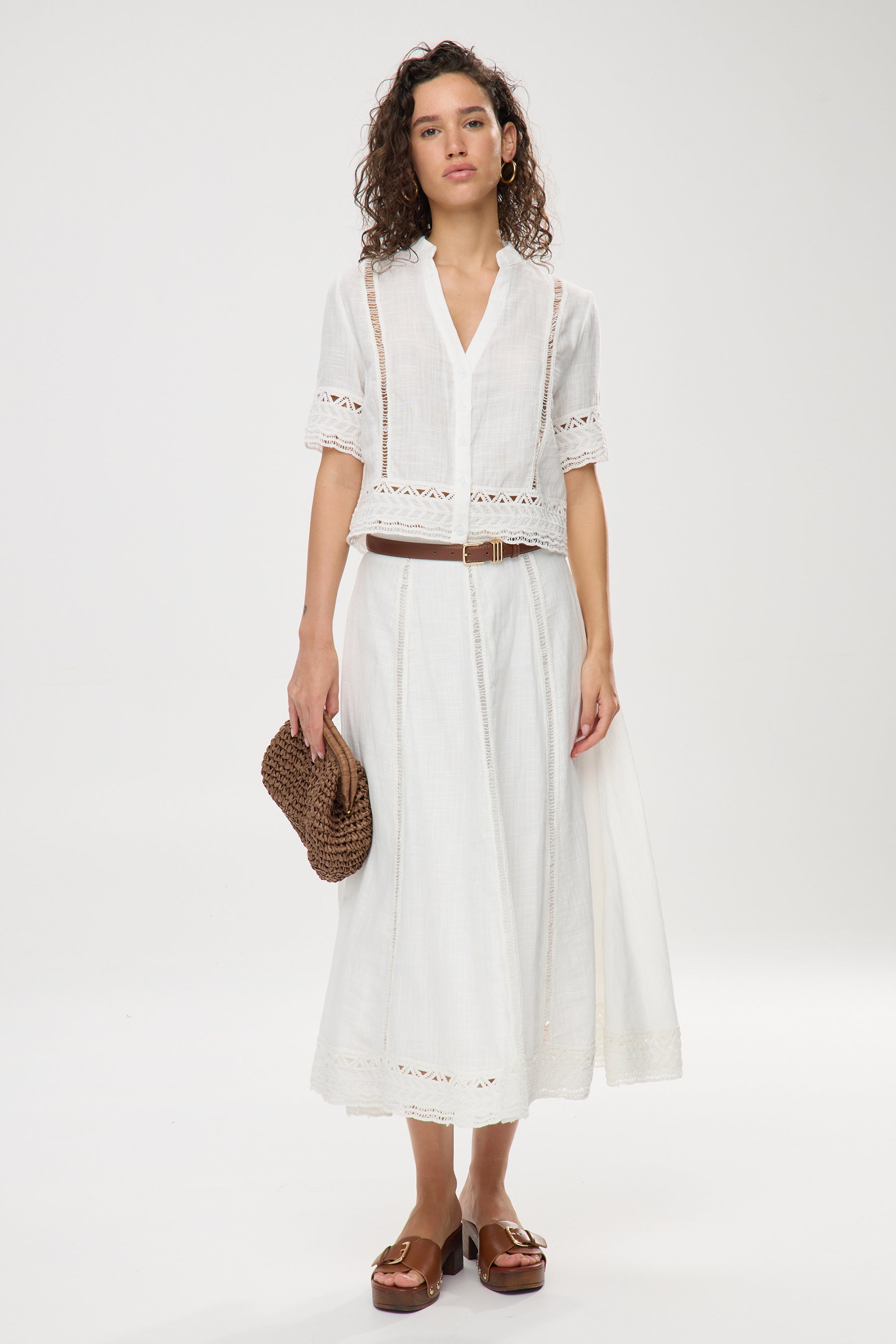 חצאית מידי פסים רקמה