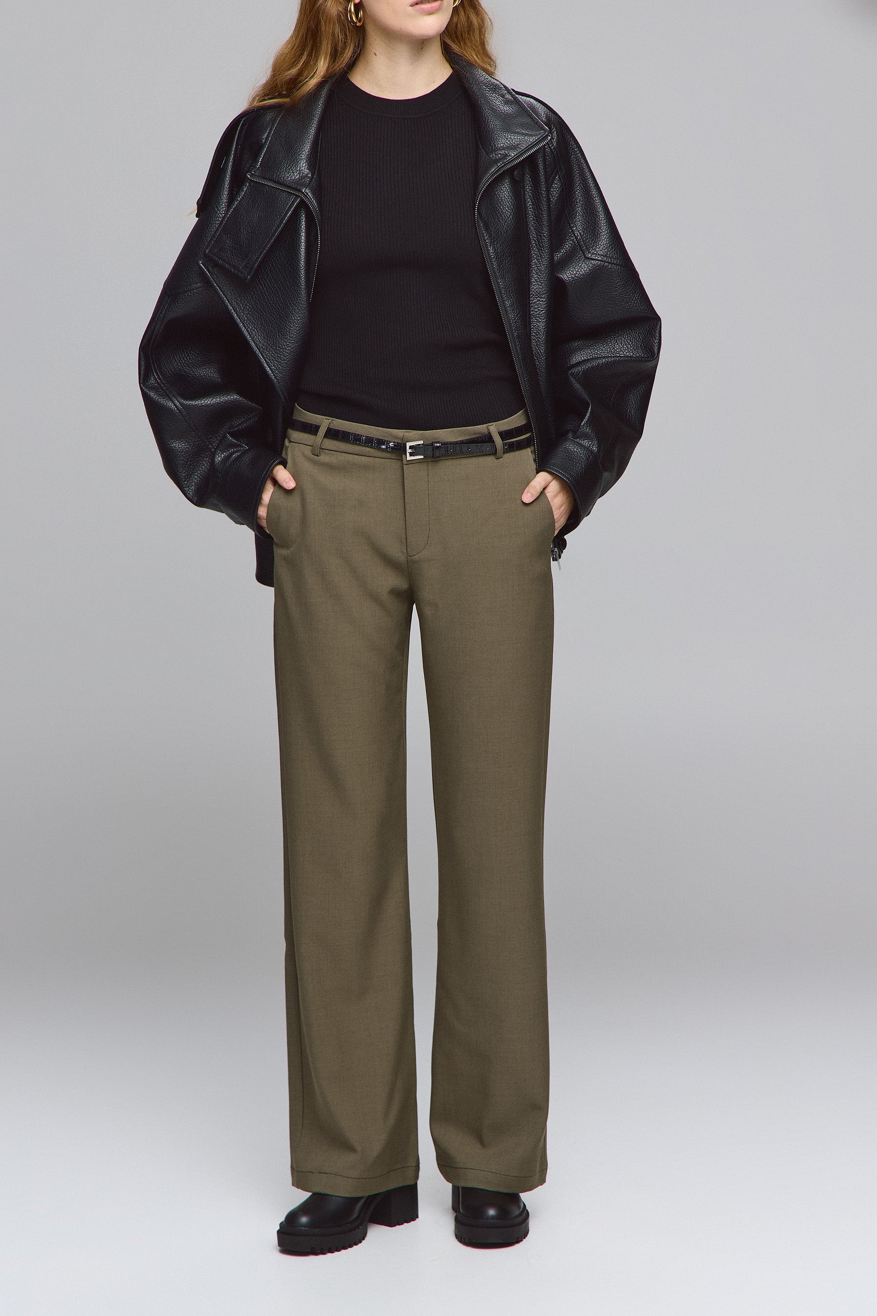 מכנסיים מחוייטים עם חגורה סט