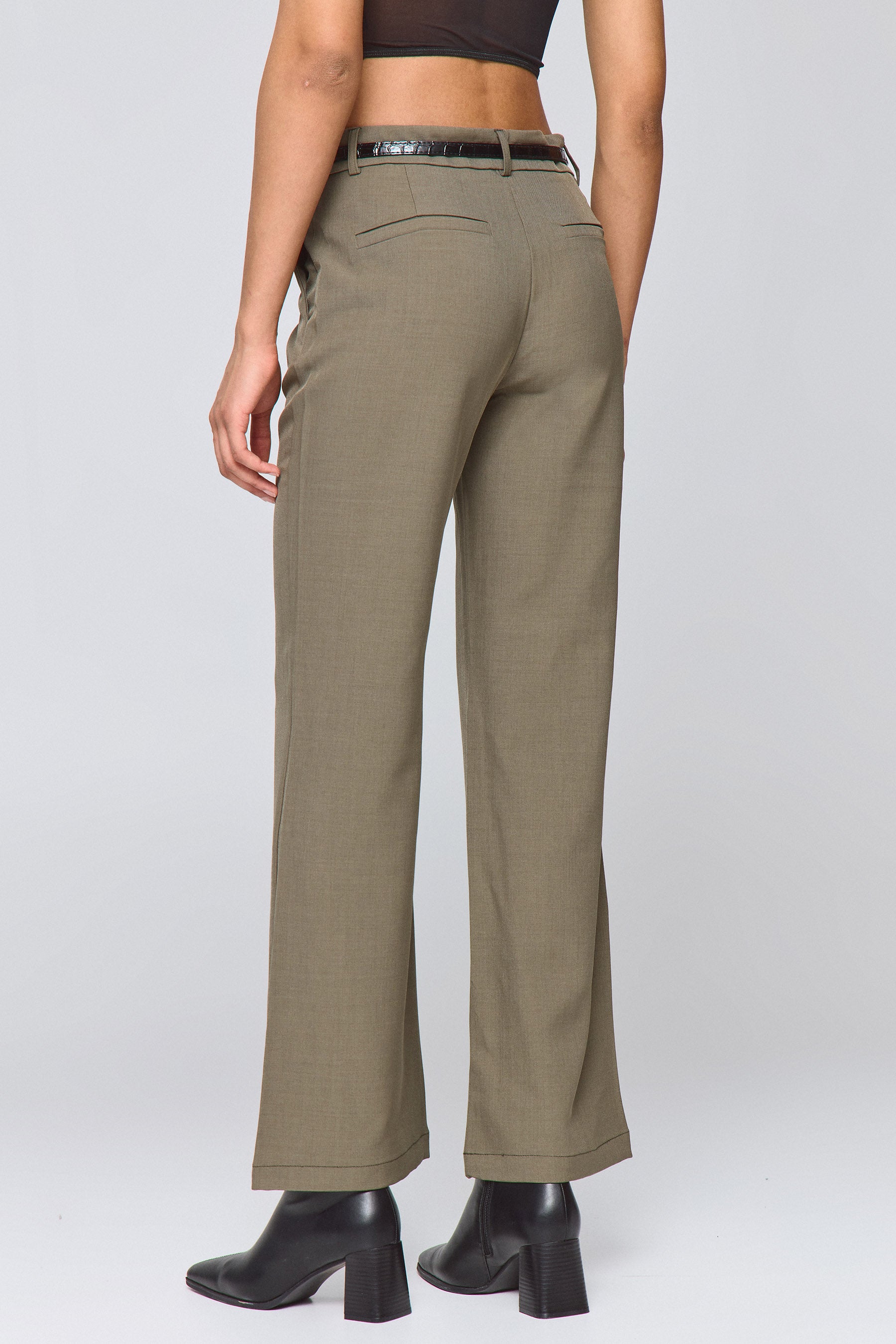 מכנסיים מחוייטים עם חגורה סט