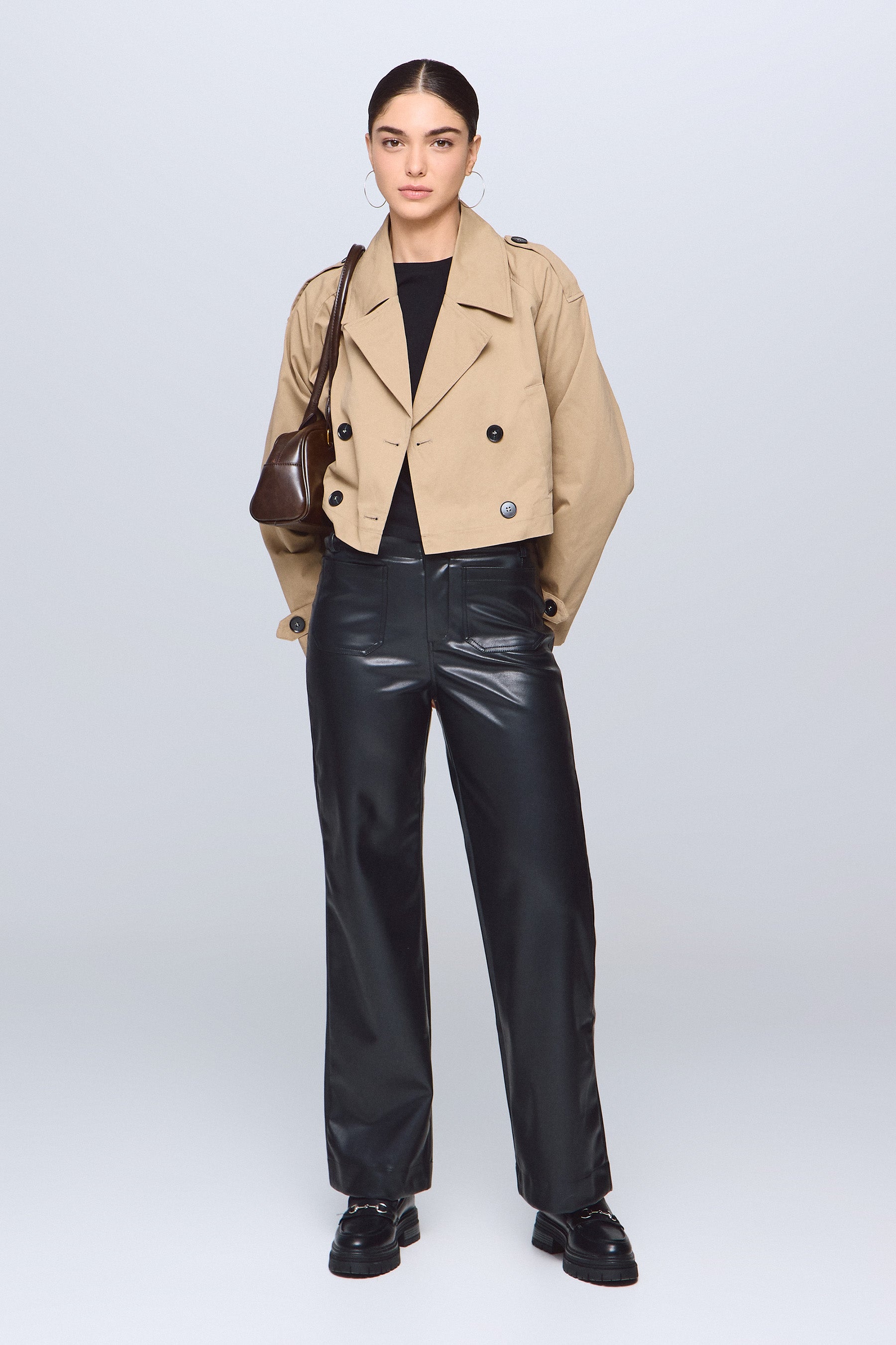 מכנס דמוי עור עם כיסים קדמיים