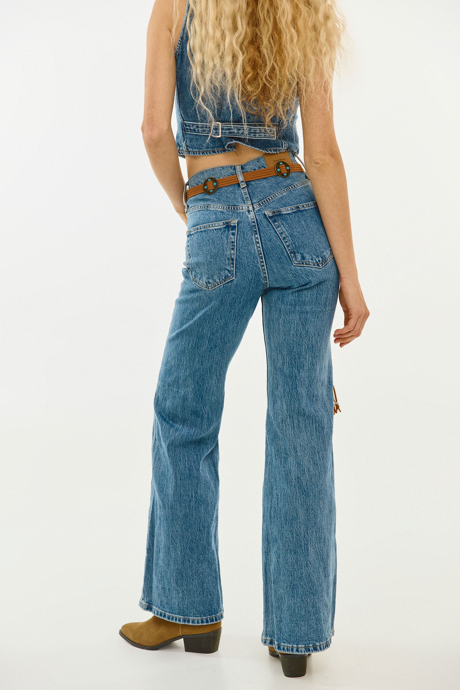 ג'ינס בוטקאט