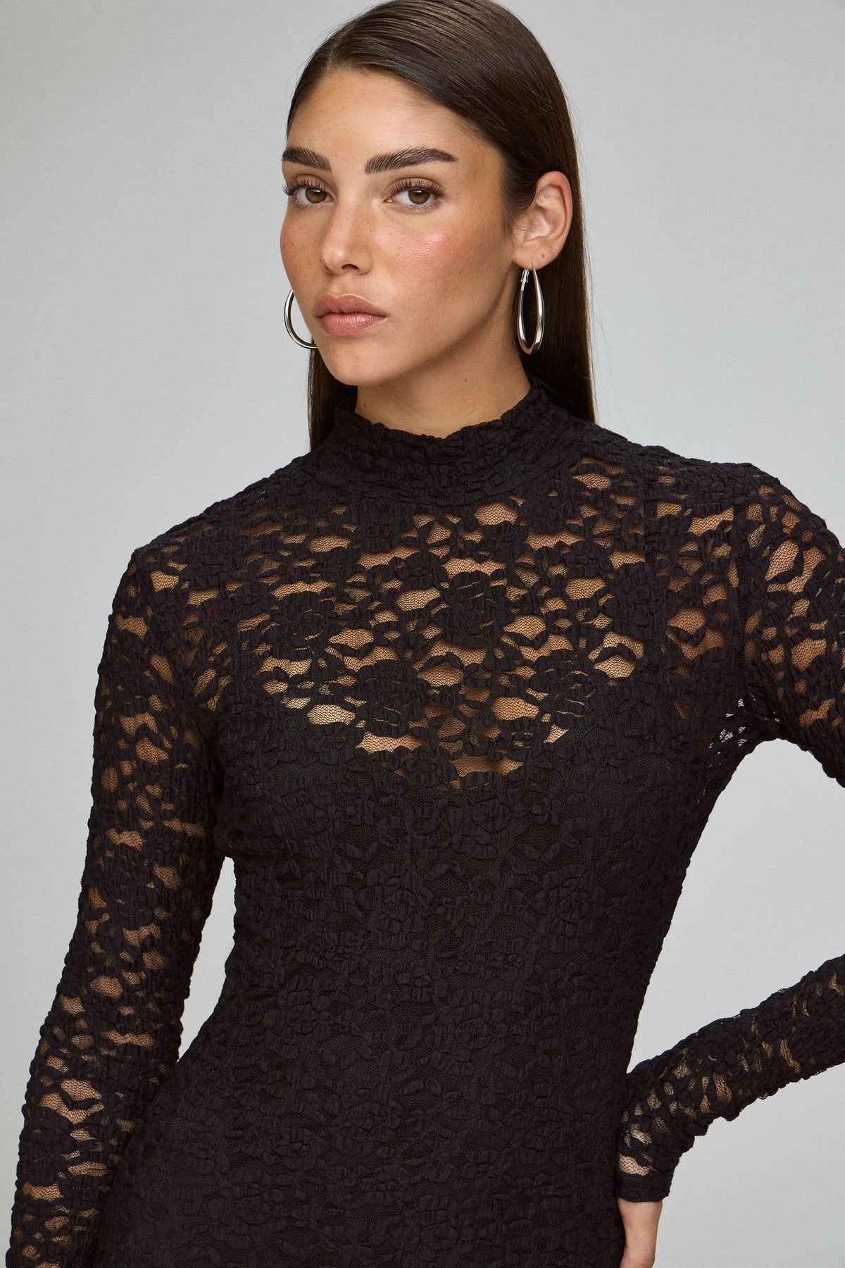 שמלת תחרה שרוול ארוך