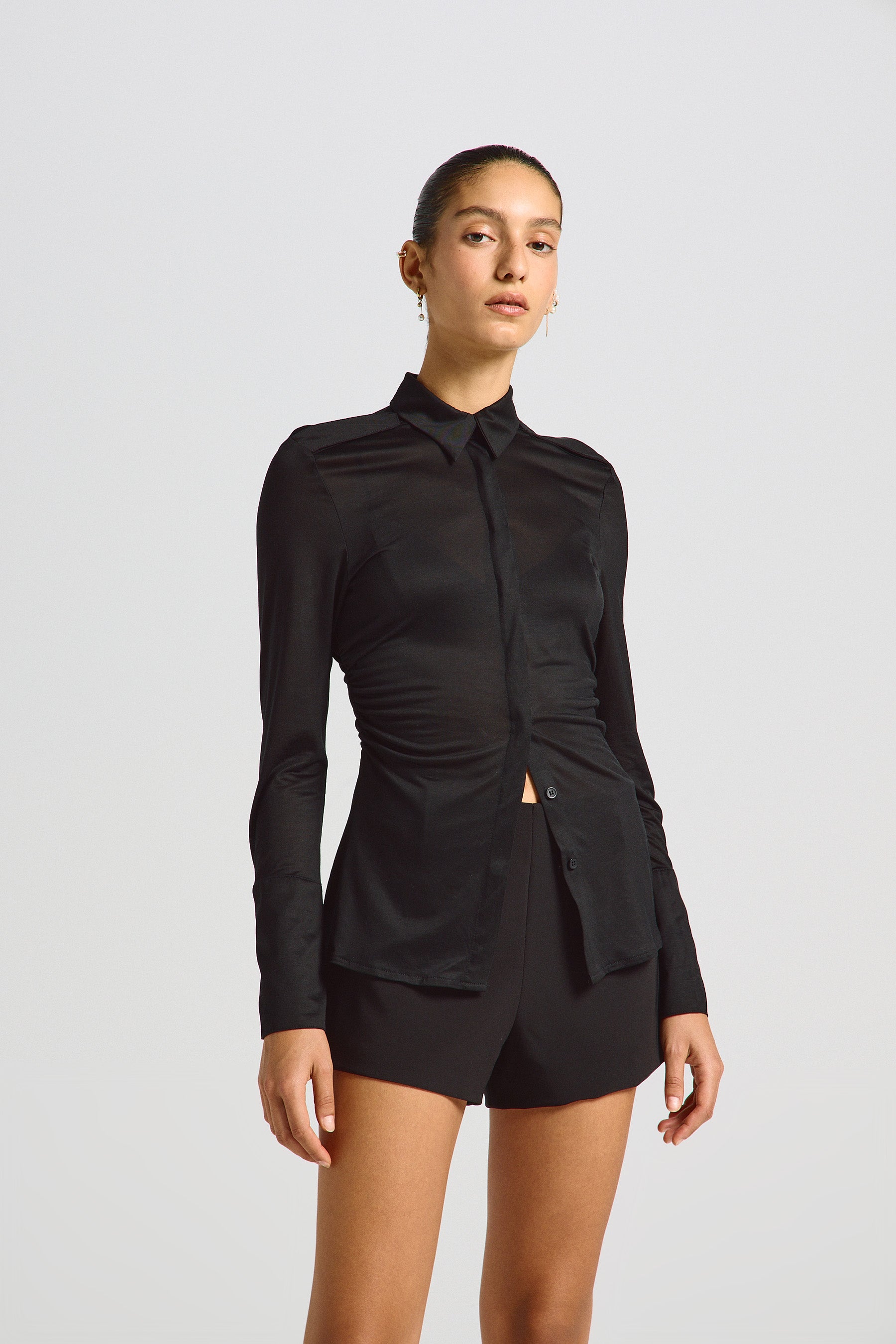 חולצה מכופתרת לייקרה