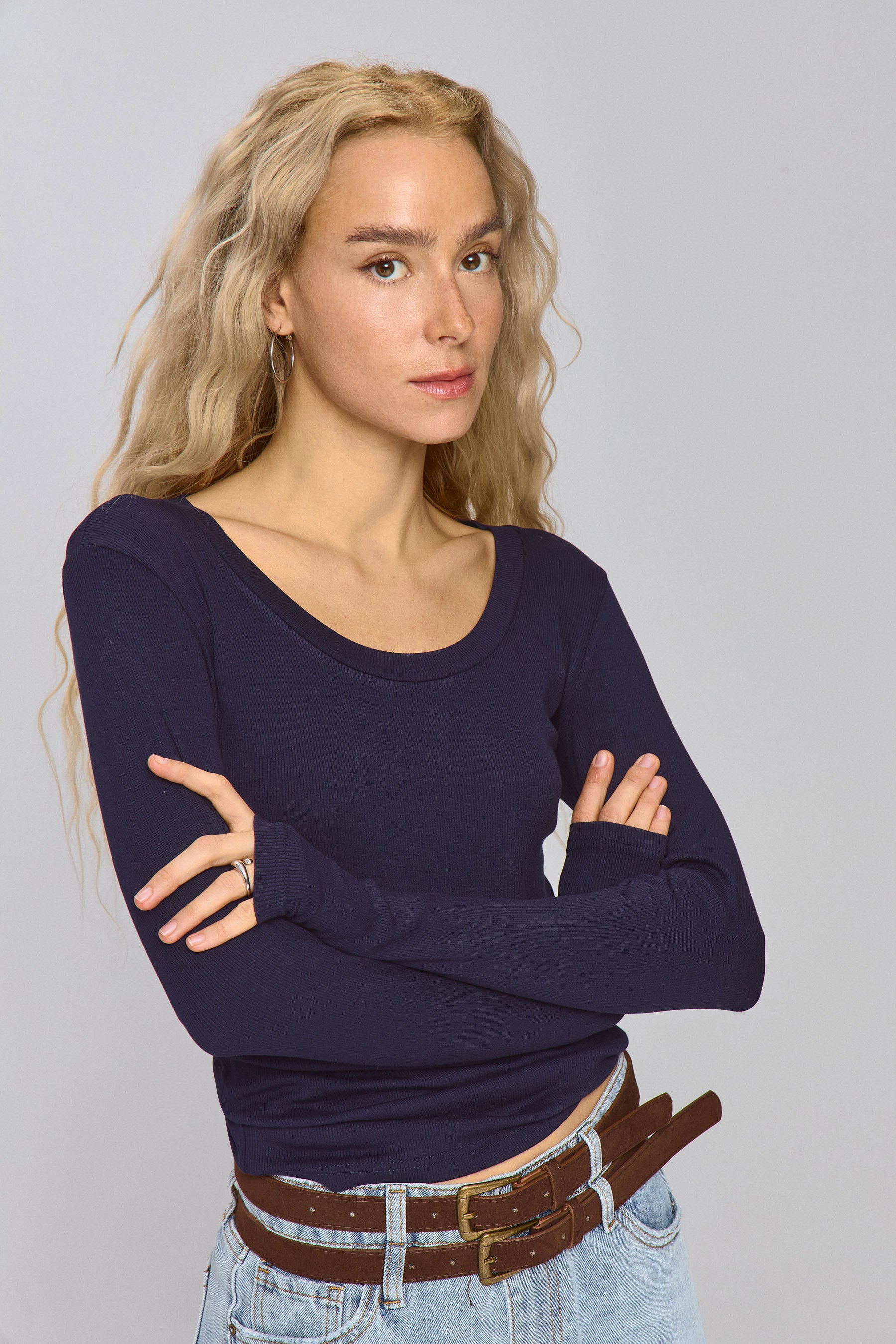 ניקי מחשוף עגול עמוק