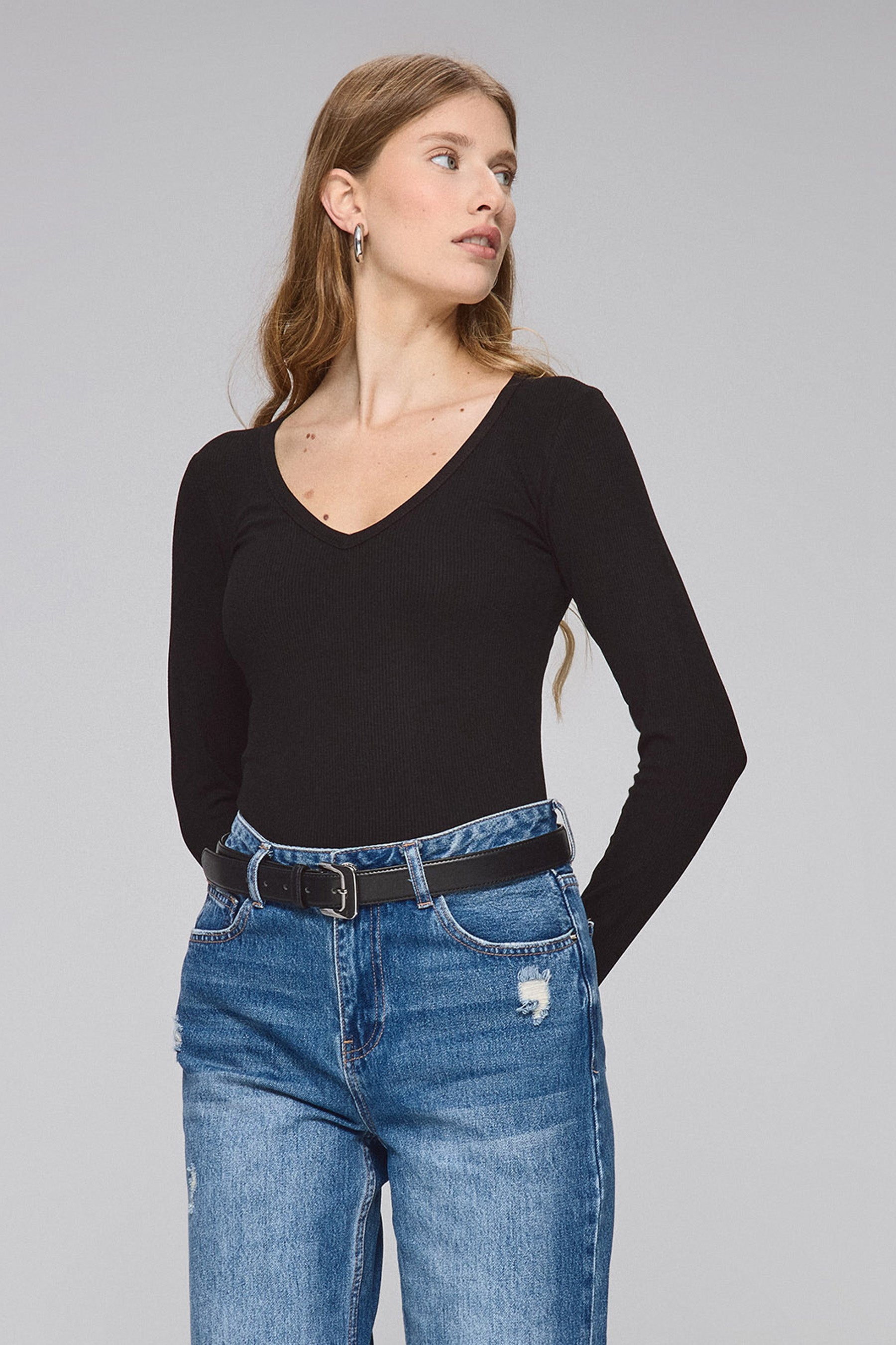 חולצת וי עמוק