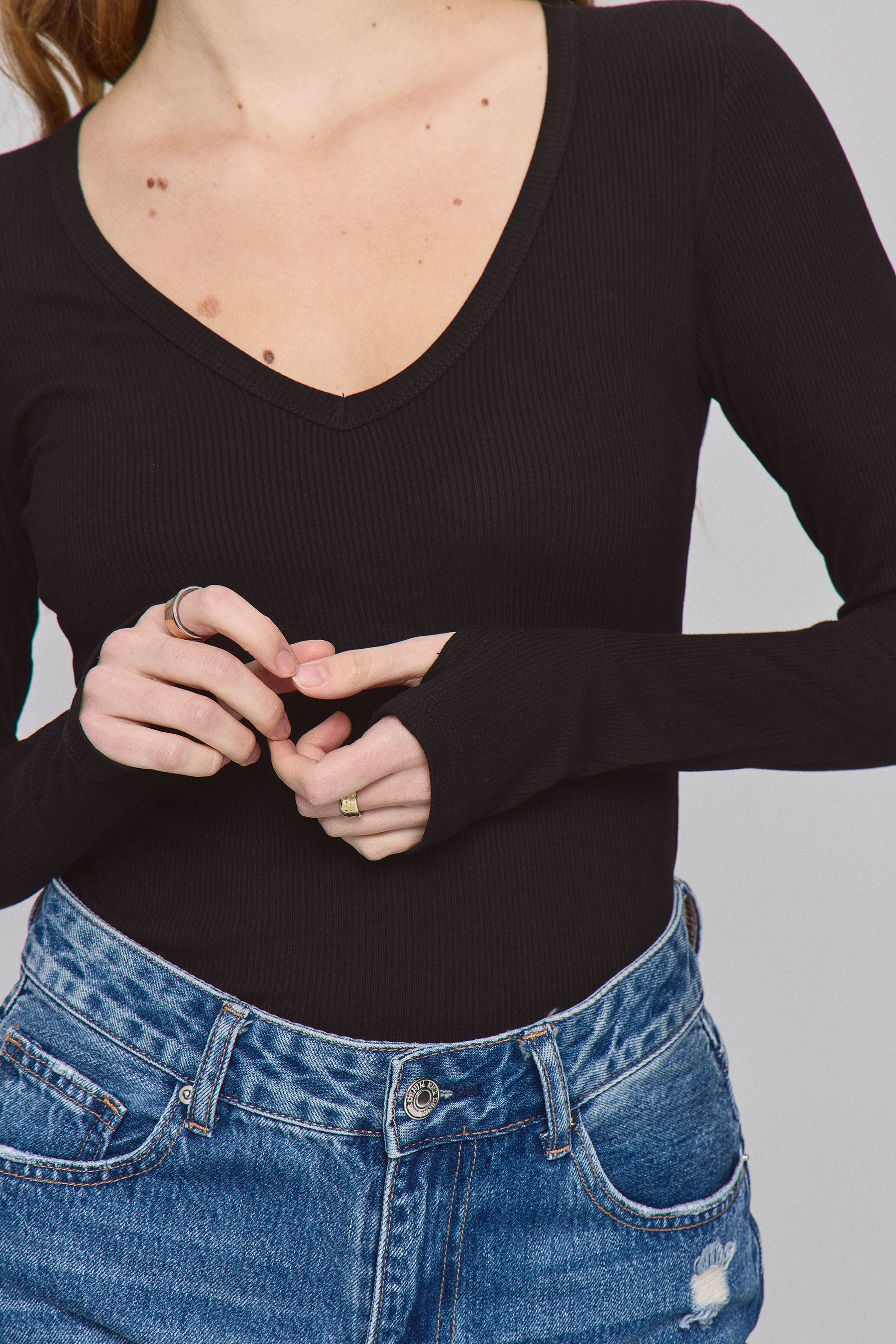 חולצת וי עמוק