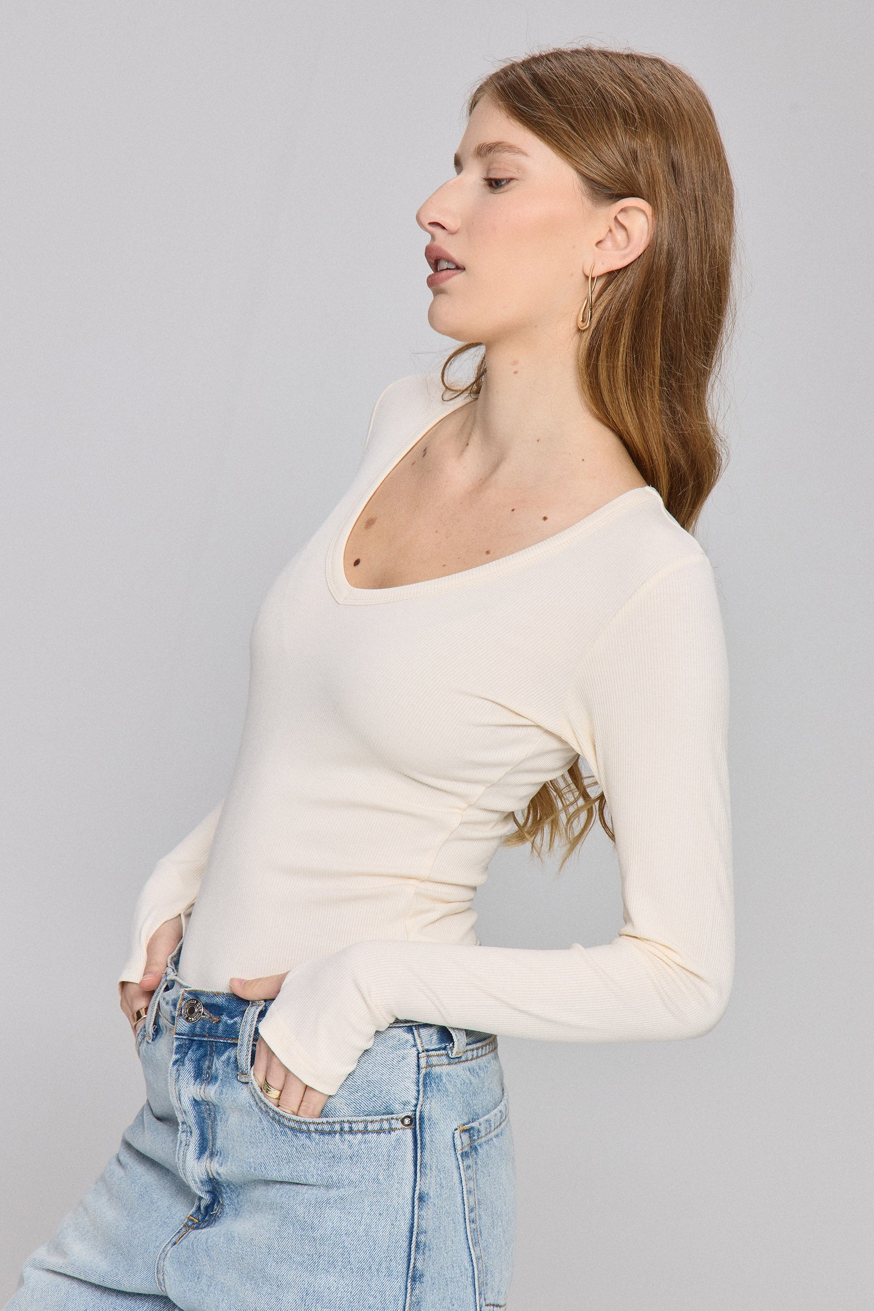 חולצת וי עמוק