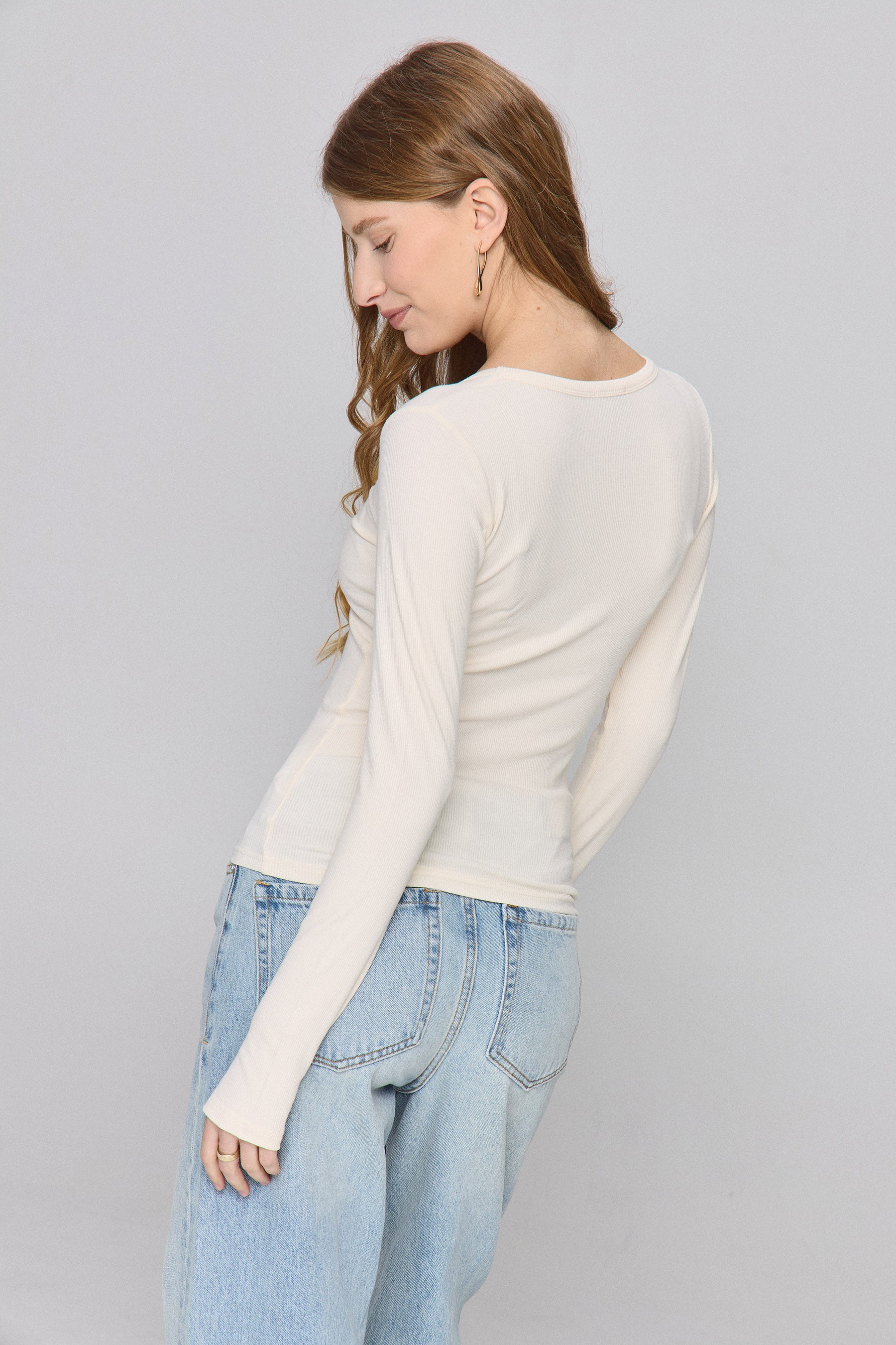 חולצת וי עמוק