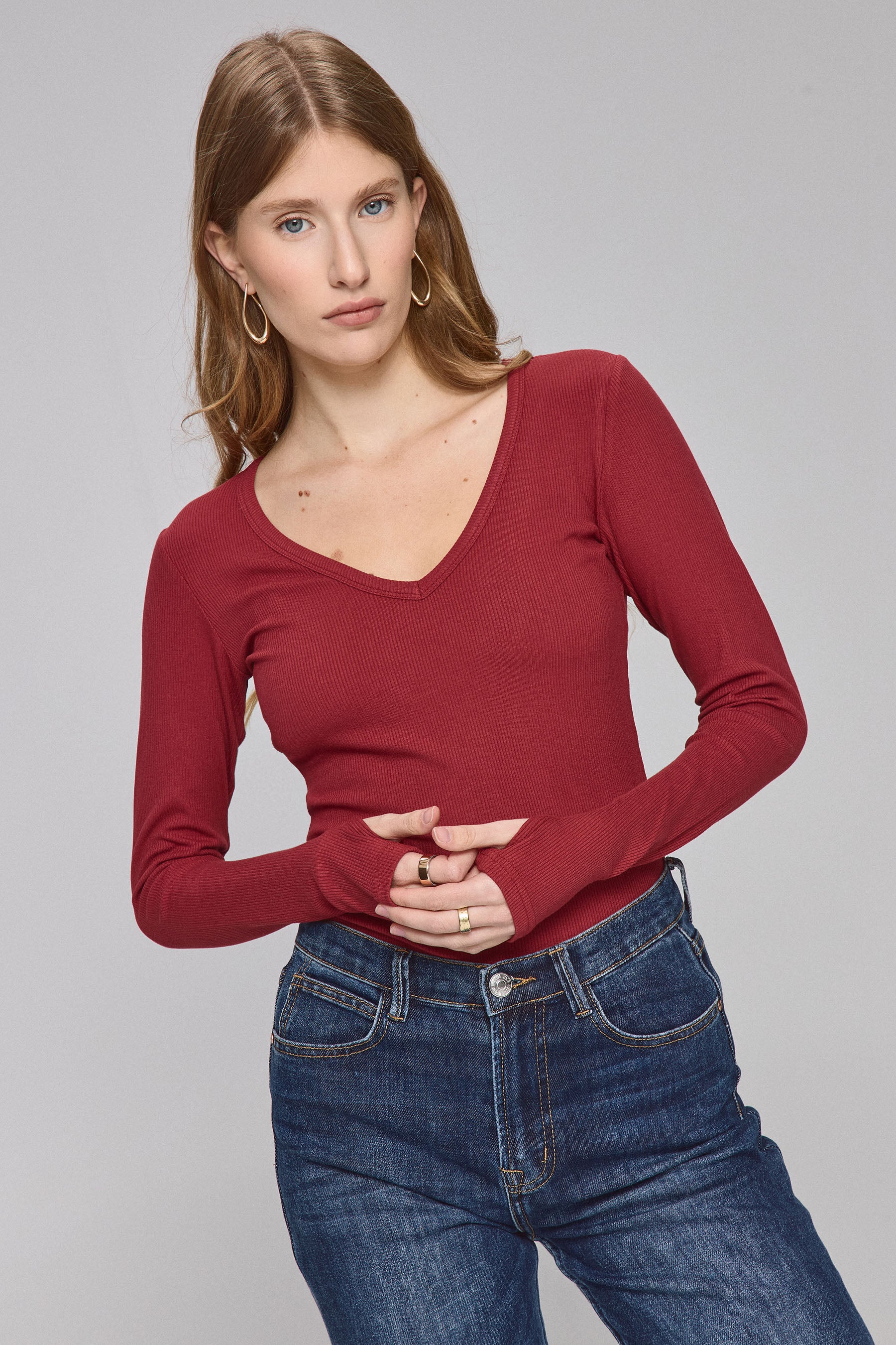 חולצת וי עמוק