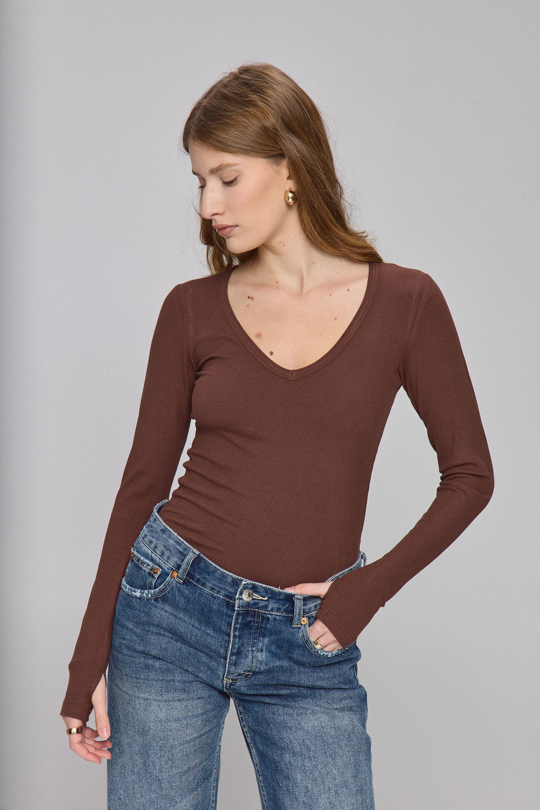 חולצת וי עמוק