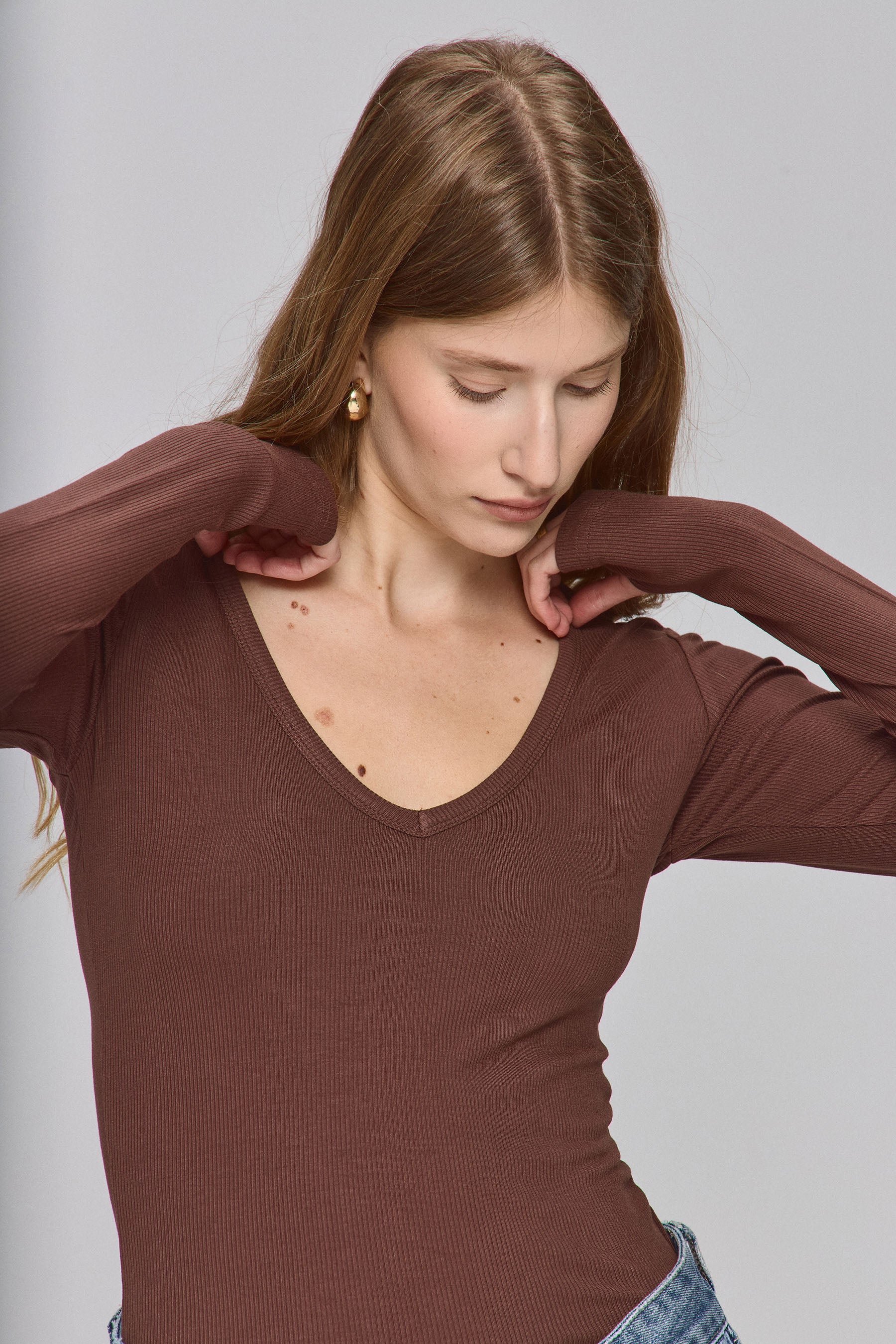 חולצת וי עמוק