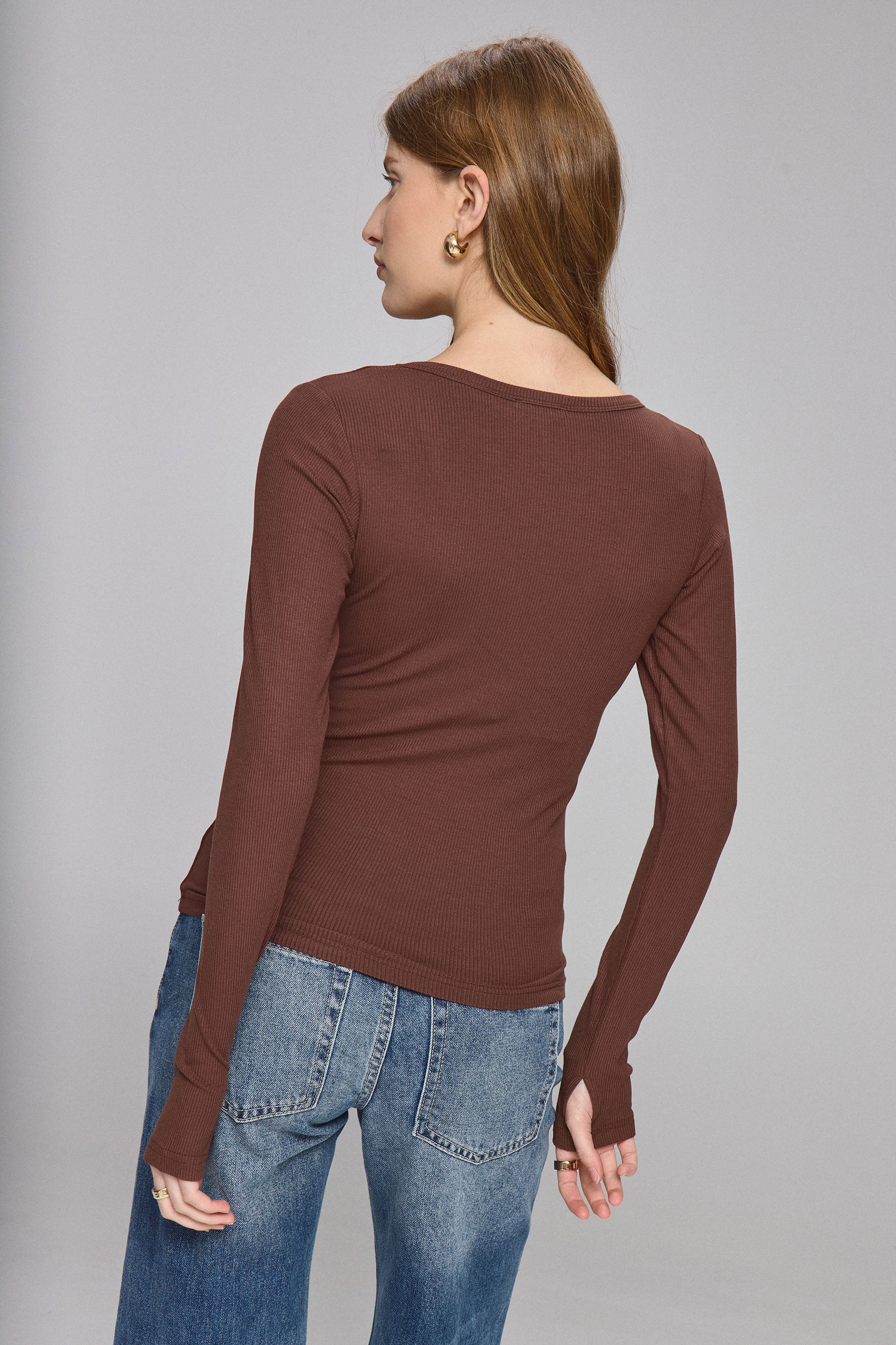 חולצת וי עמוק