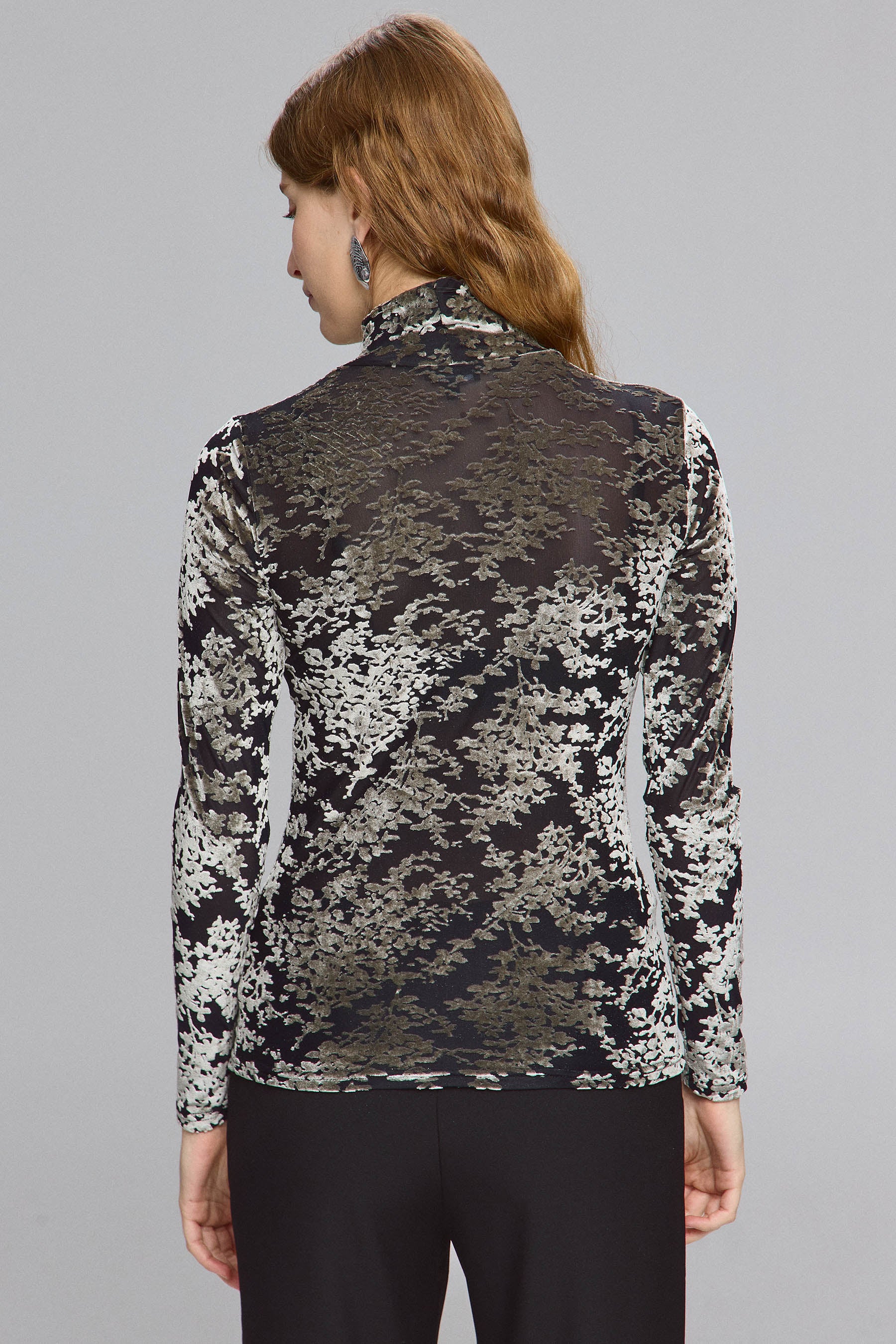 חולצת נויה רזיל