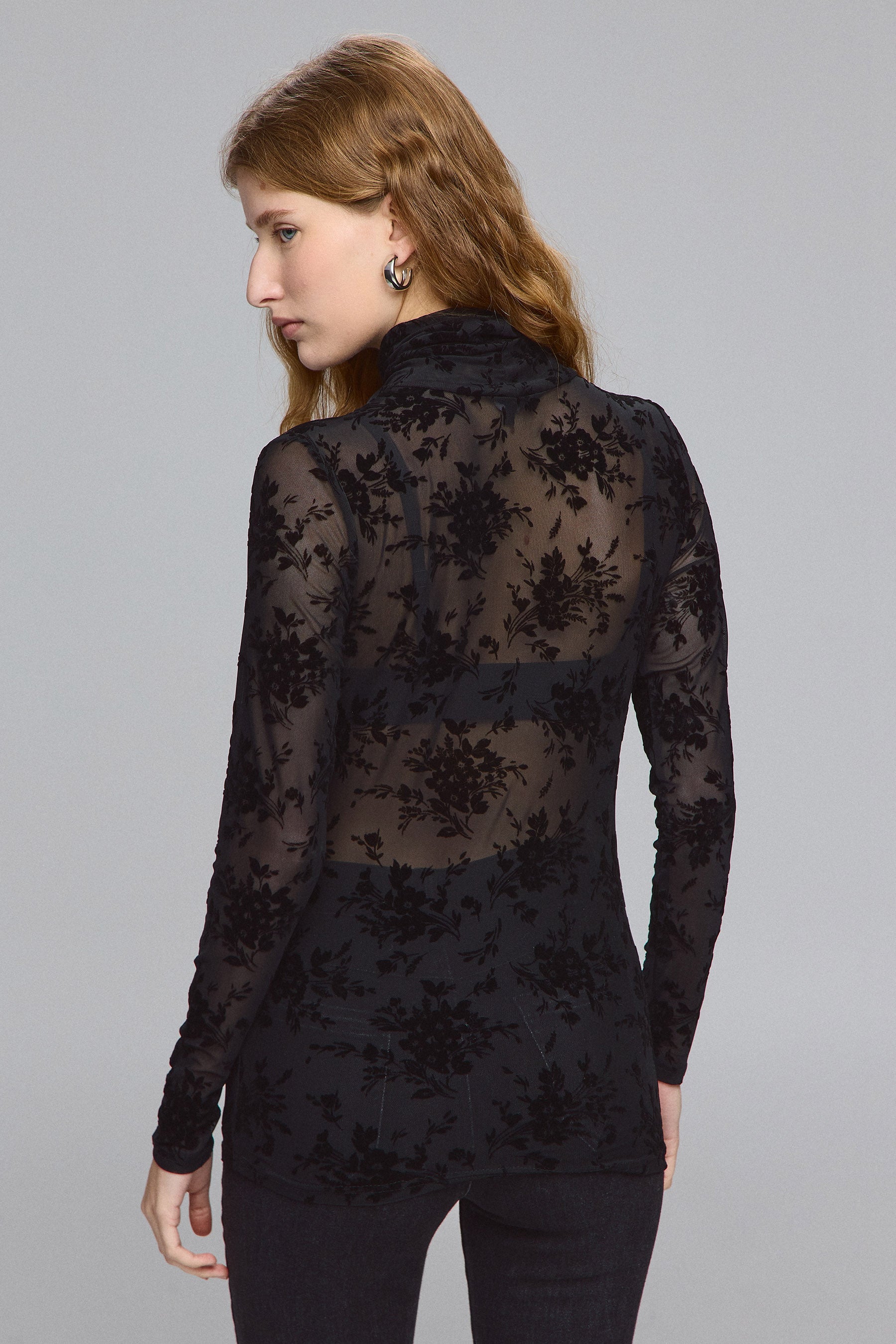 חולצת נויה רזיל