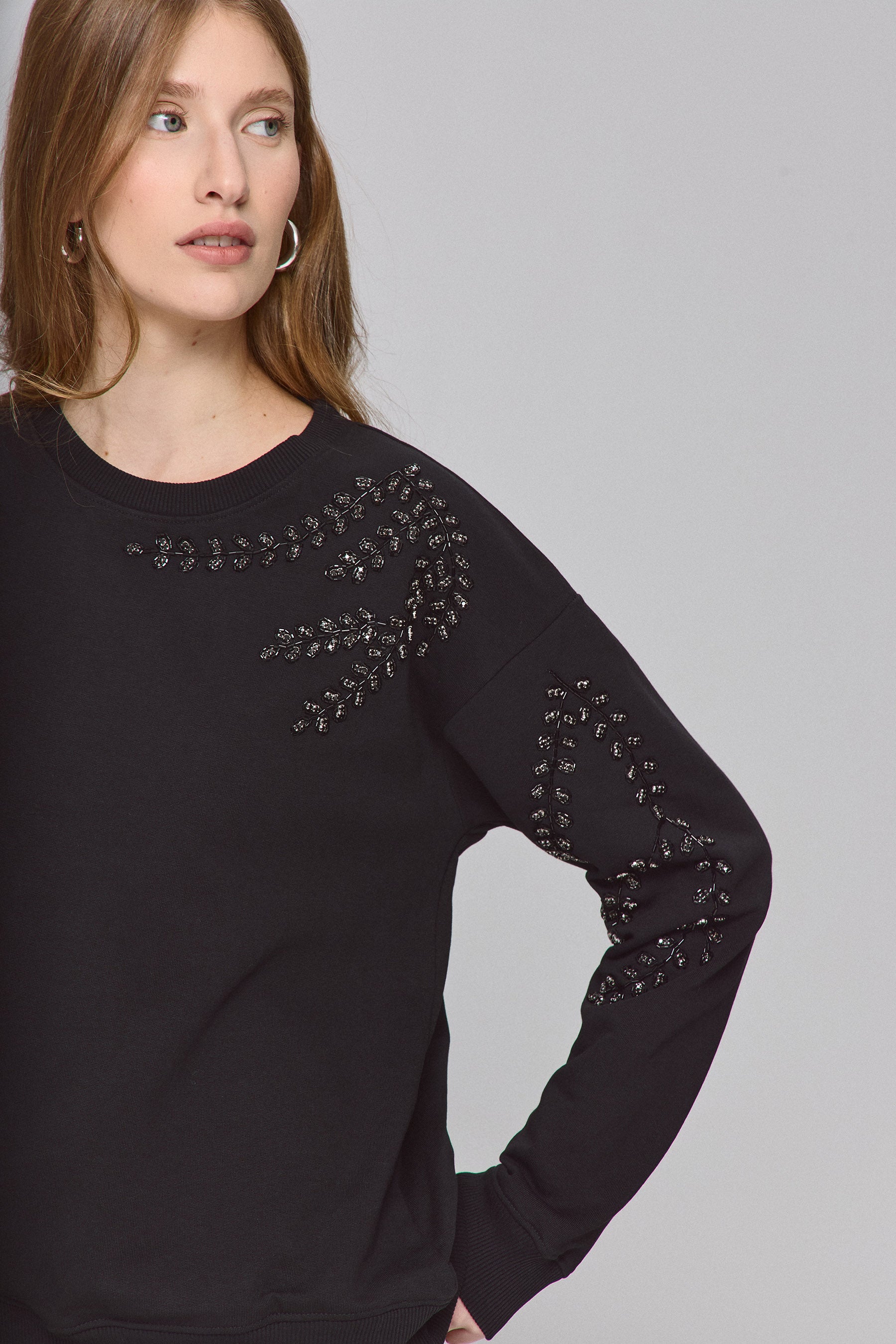 סווטשירט ריקמת חרוזים