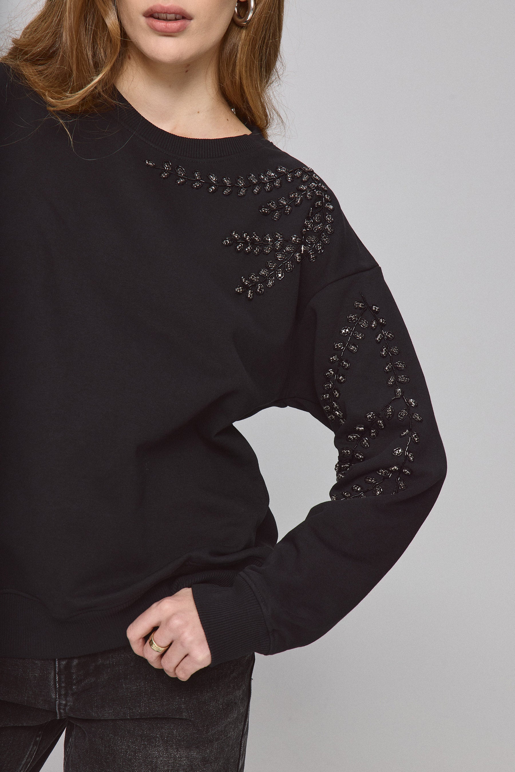 סווטשירט ריקמת חרוזים