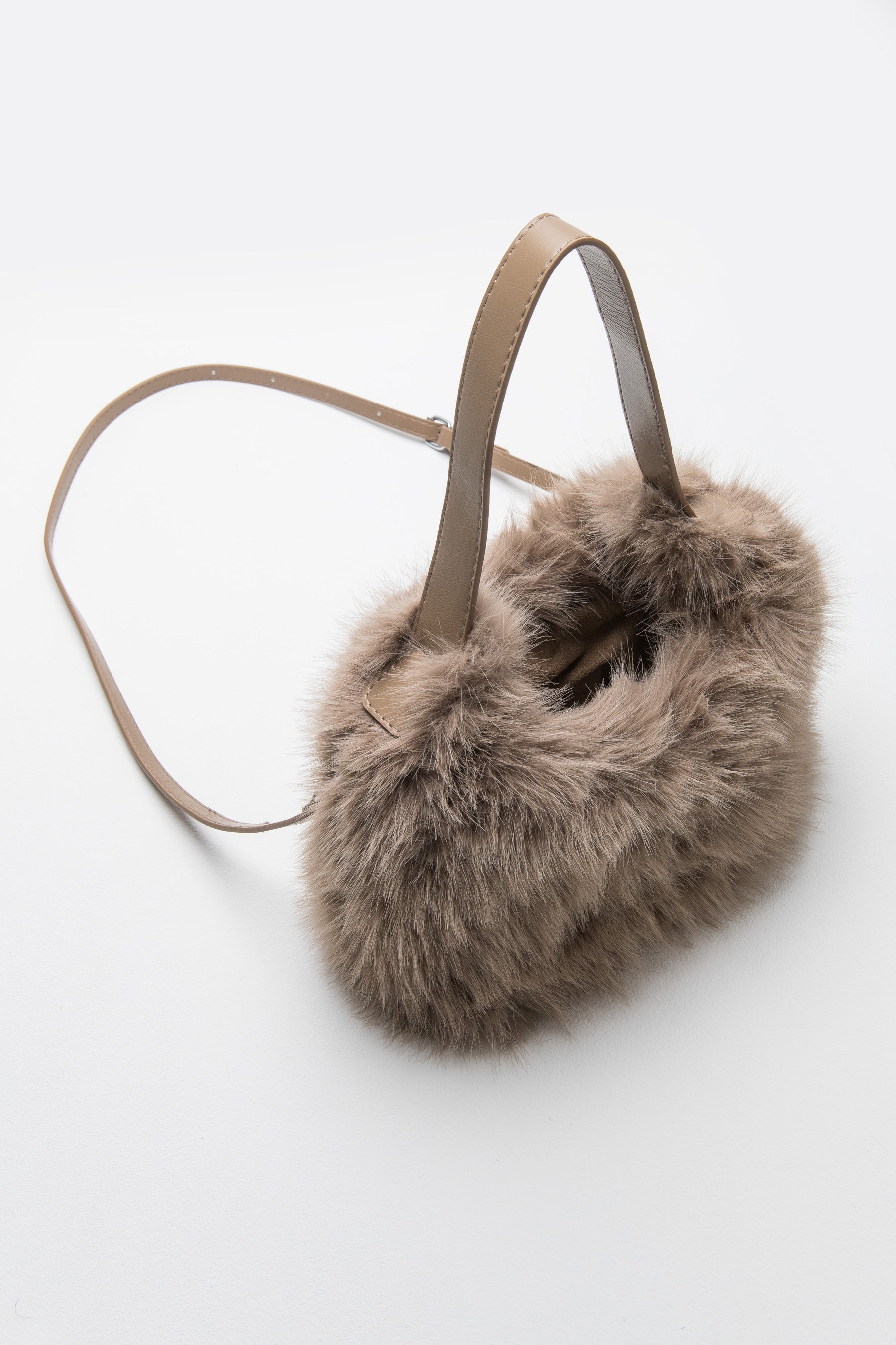 תיק פרווה- ווינטר