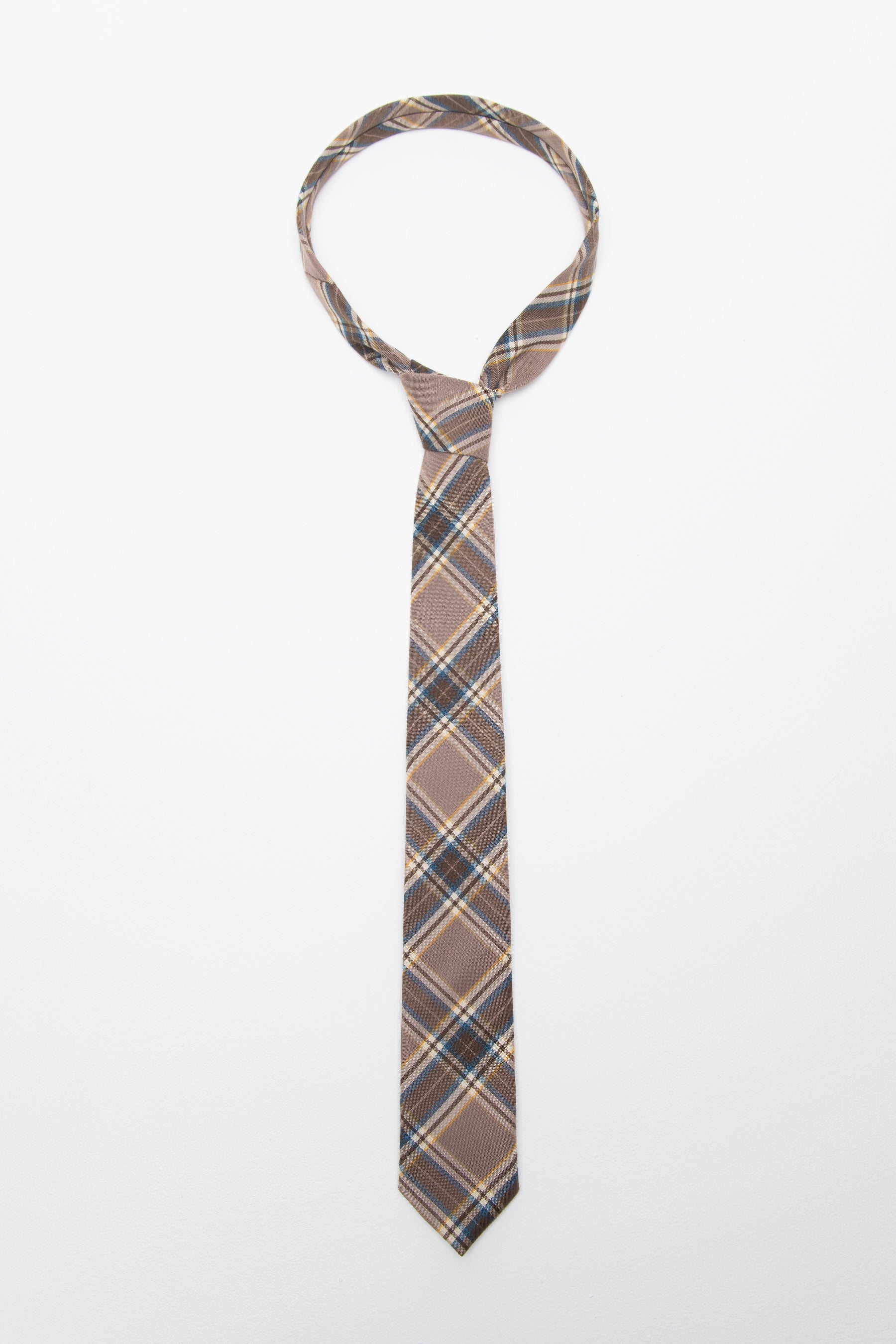 עניבה משובצת