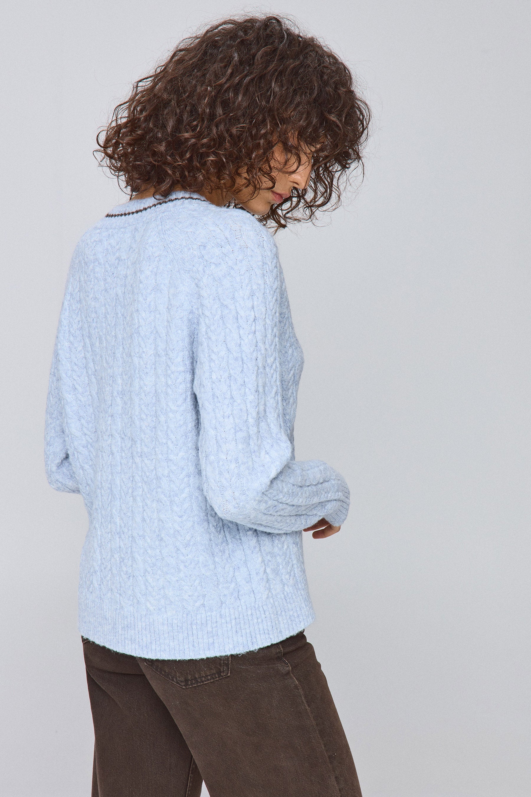 סריג וי ריקמה