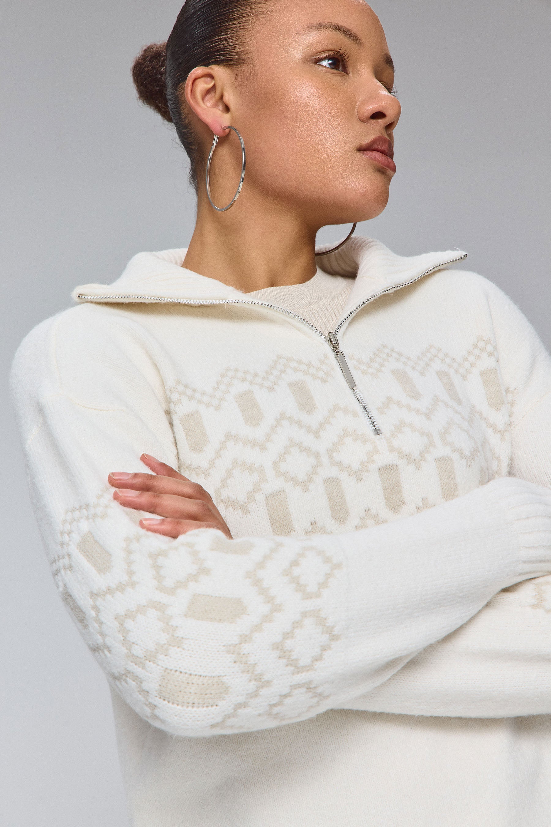 סריג אתני עם מפתח רוכסן