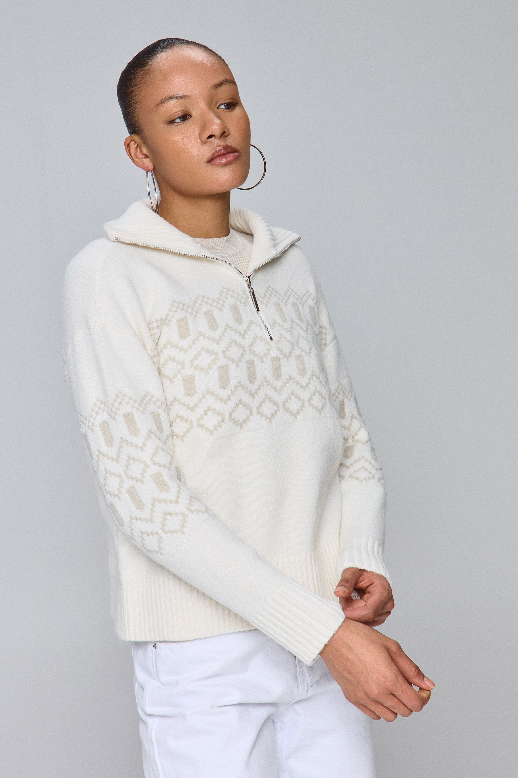 סריג אתני עם מפתח רוכסן