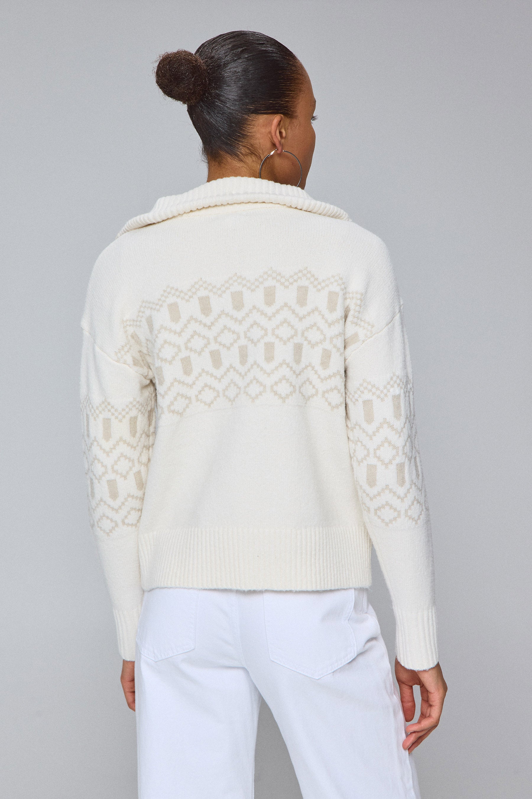 סריג אתני עם מפתח רוכסן