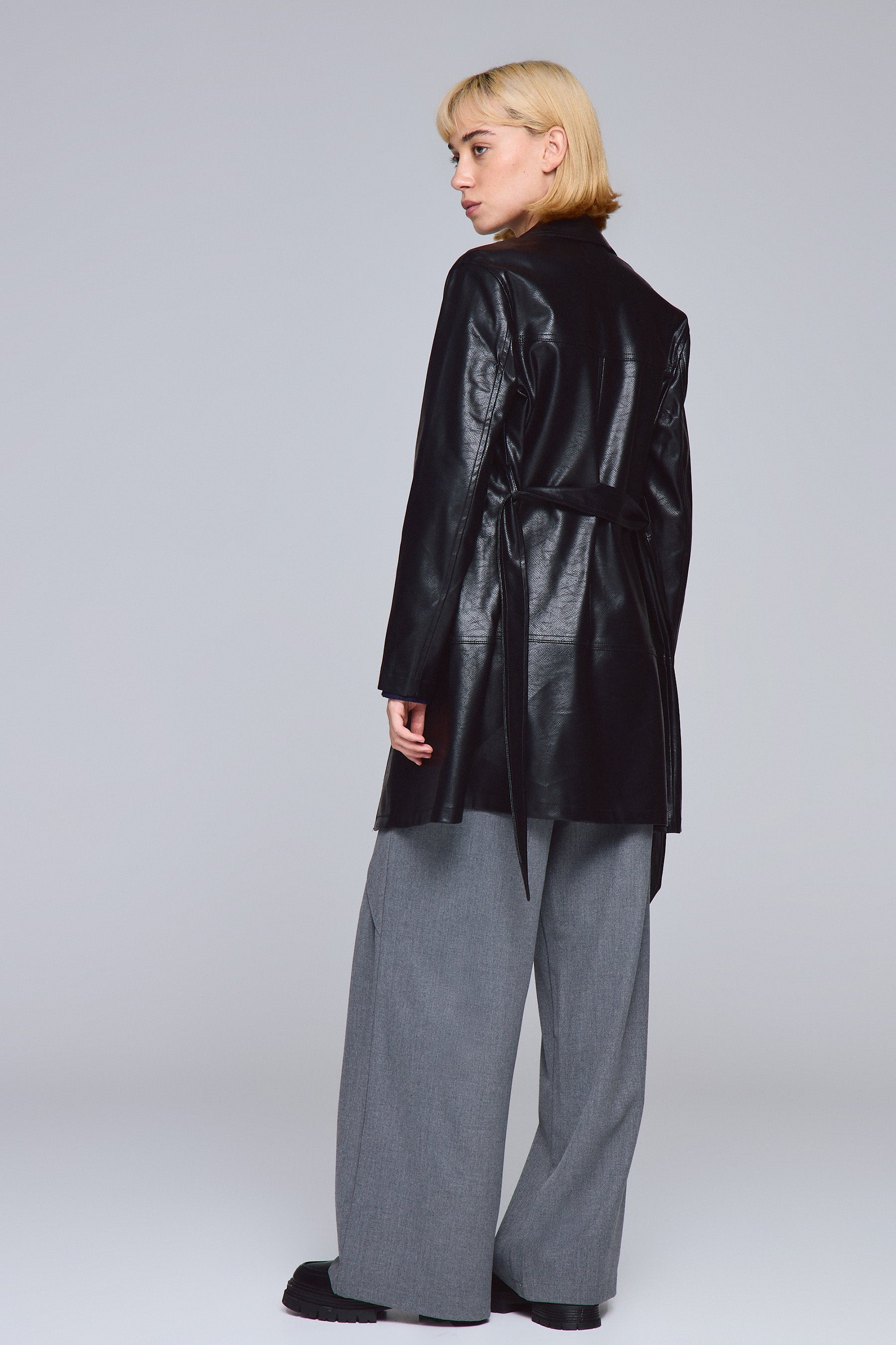 ג'קט פיו לונג עם חגורה