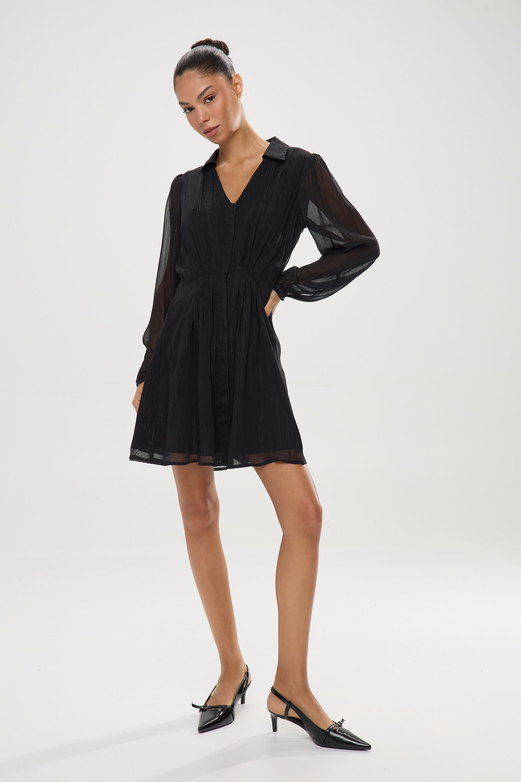 שמלת מיני קפלונים במותן