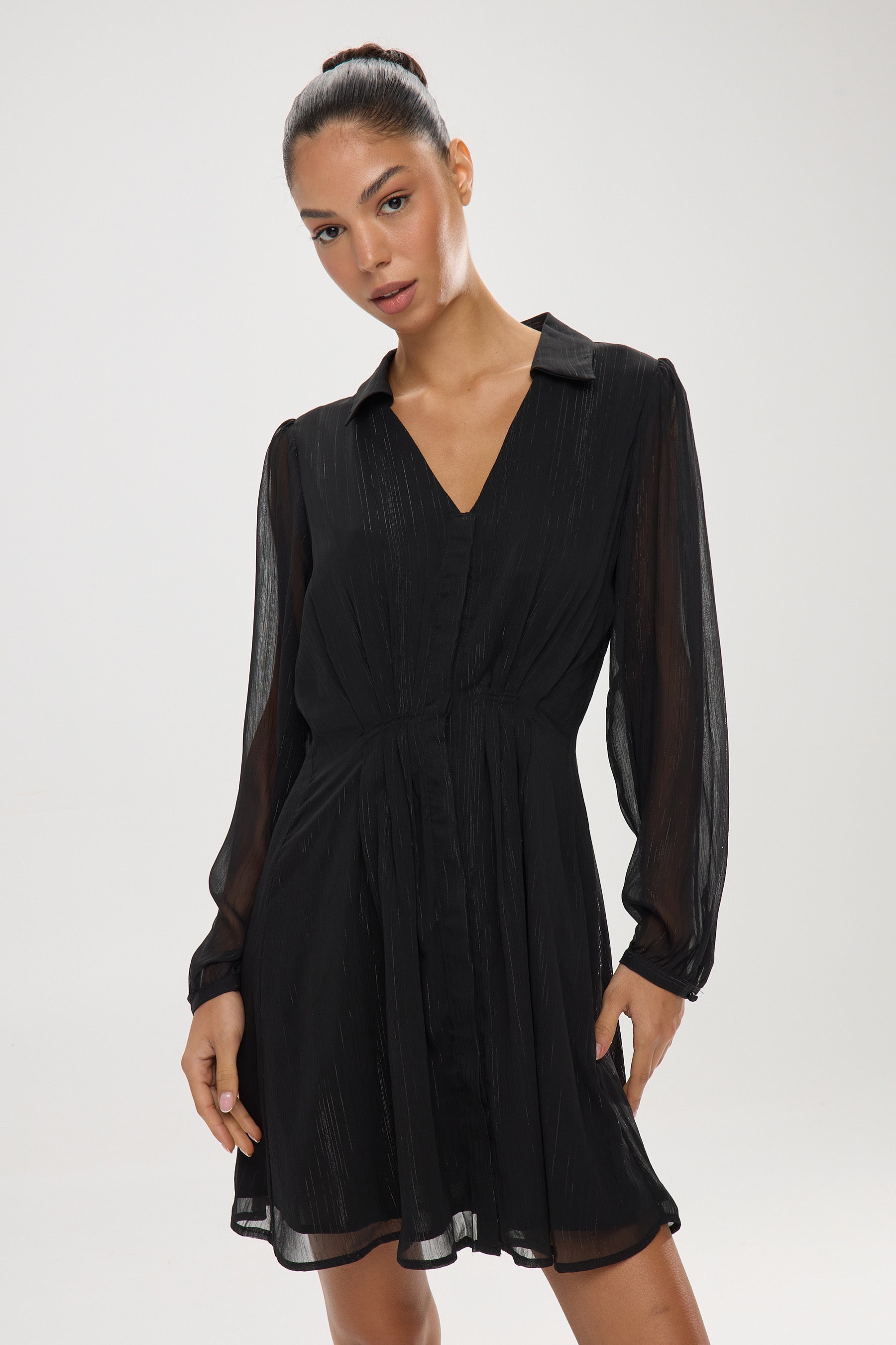 שמלת מיני קפלונים במותן