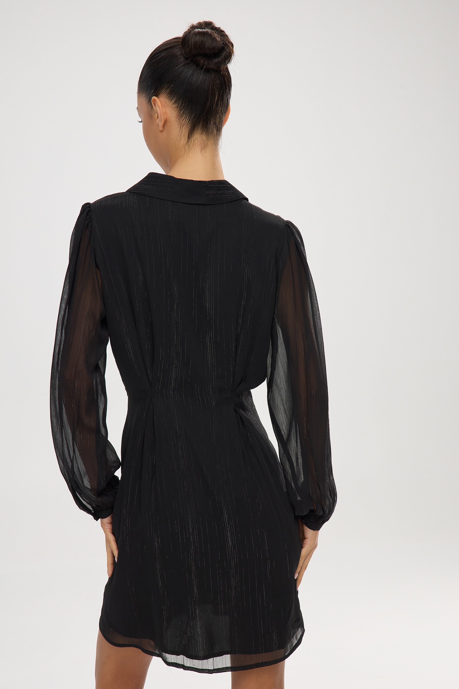 שמלת מיני קפלונים במותן