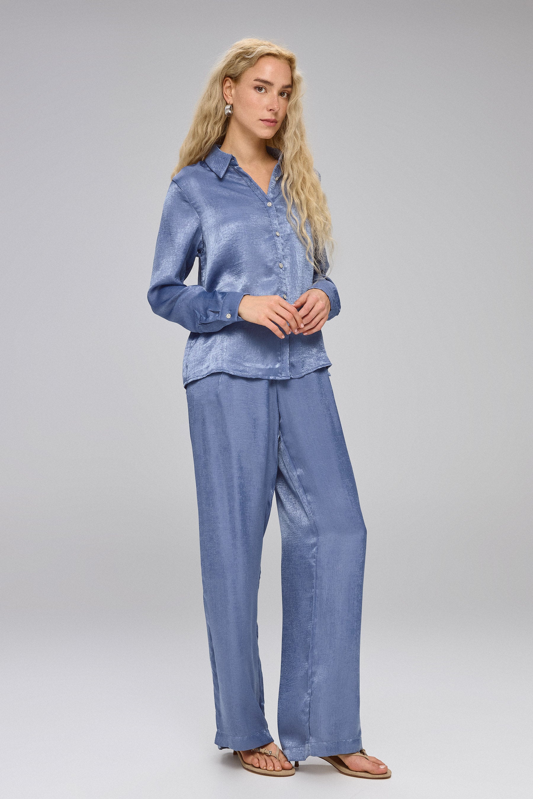 חולצה מכופתרת סאטן טקסטורה סט