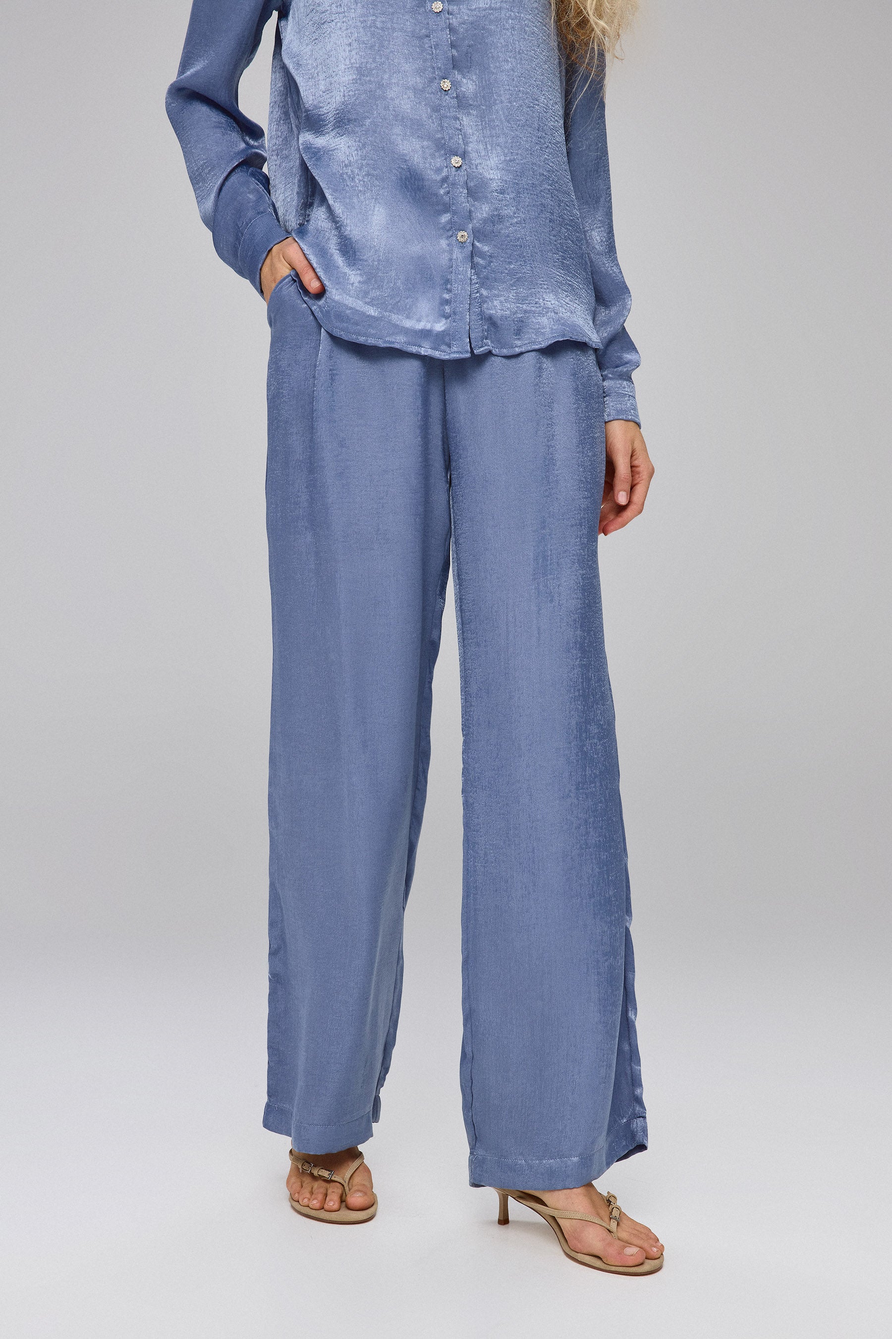 מכנסיים מחוייטים סאטן טקסטורה סט