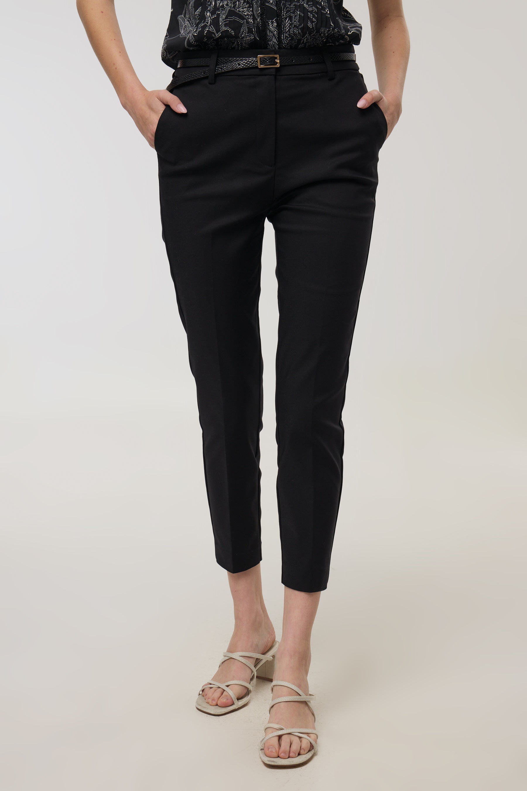 מכנסיים מחוייטים עם גומי פנימי