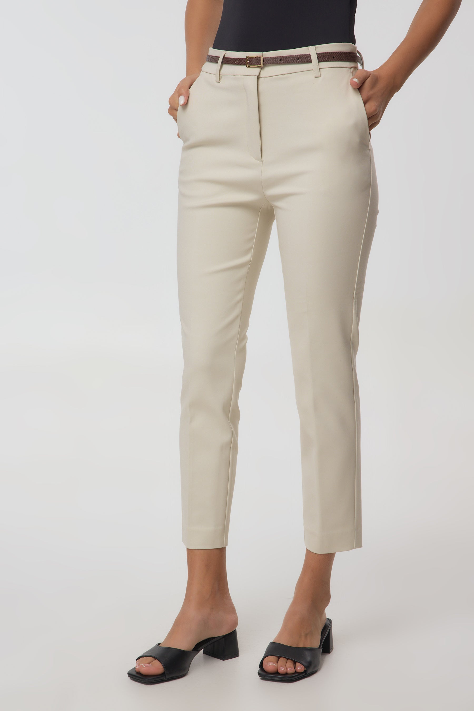 מכנסיים מחוייטים עם גומי פנימי