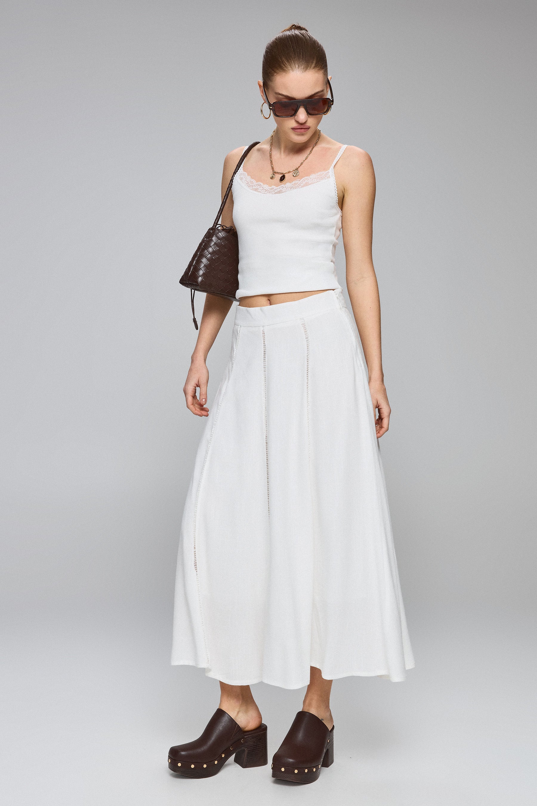 חצאית מידי פסים רקמה