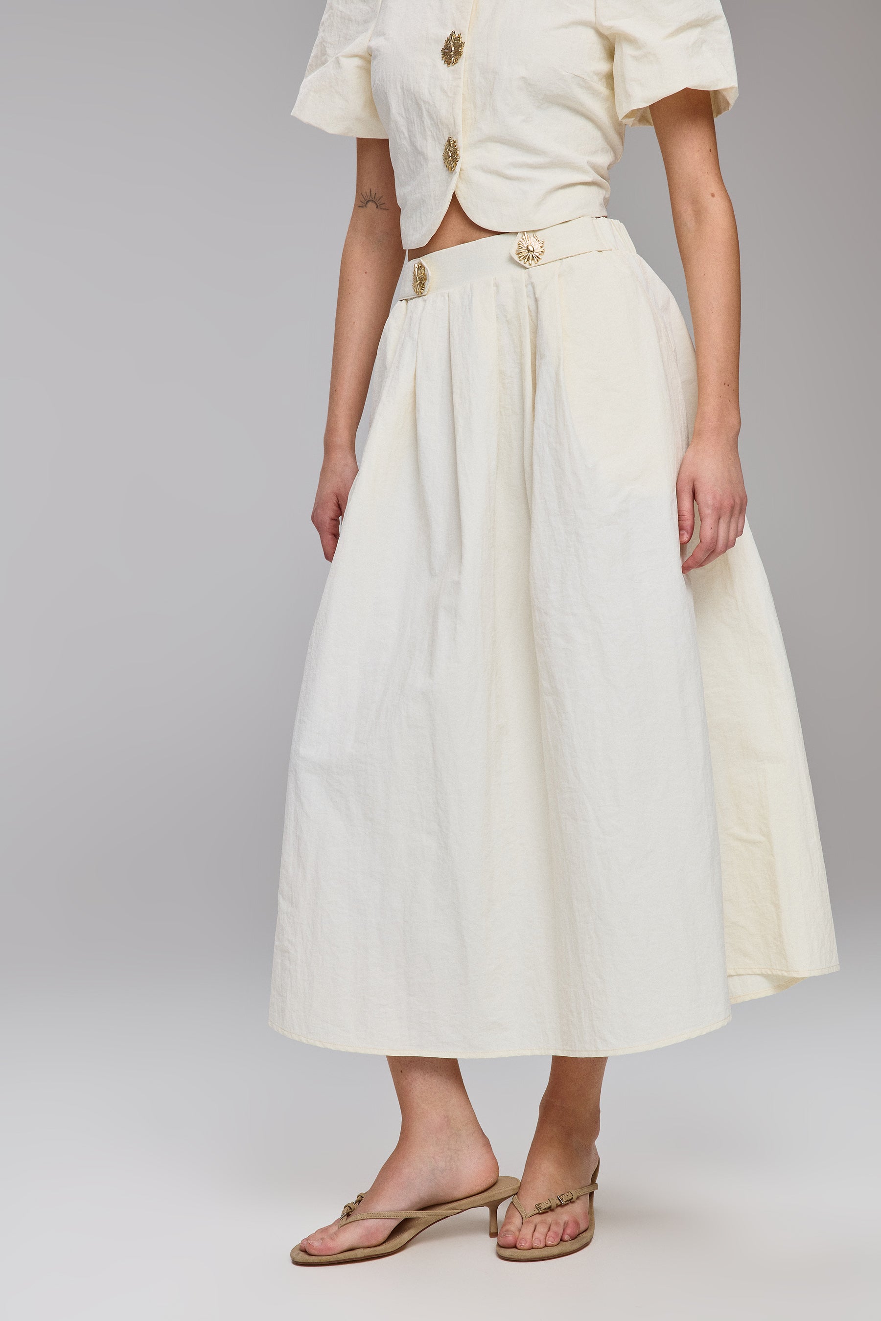 חצאית מקסי עם כפתורים מוזהבים סט