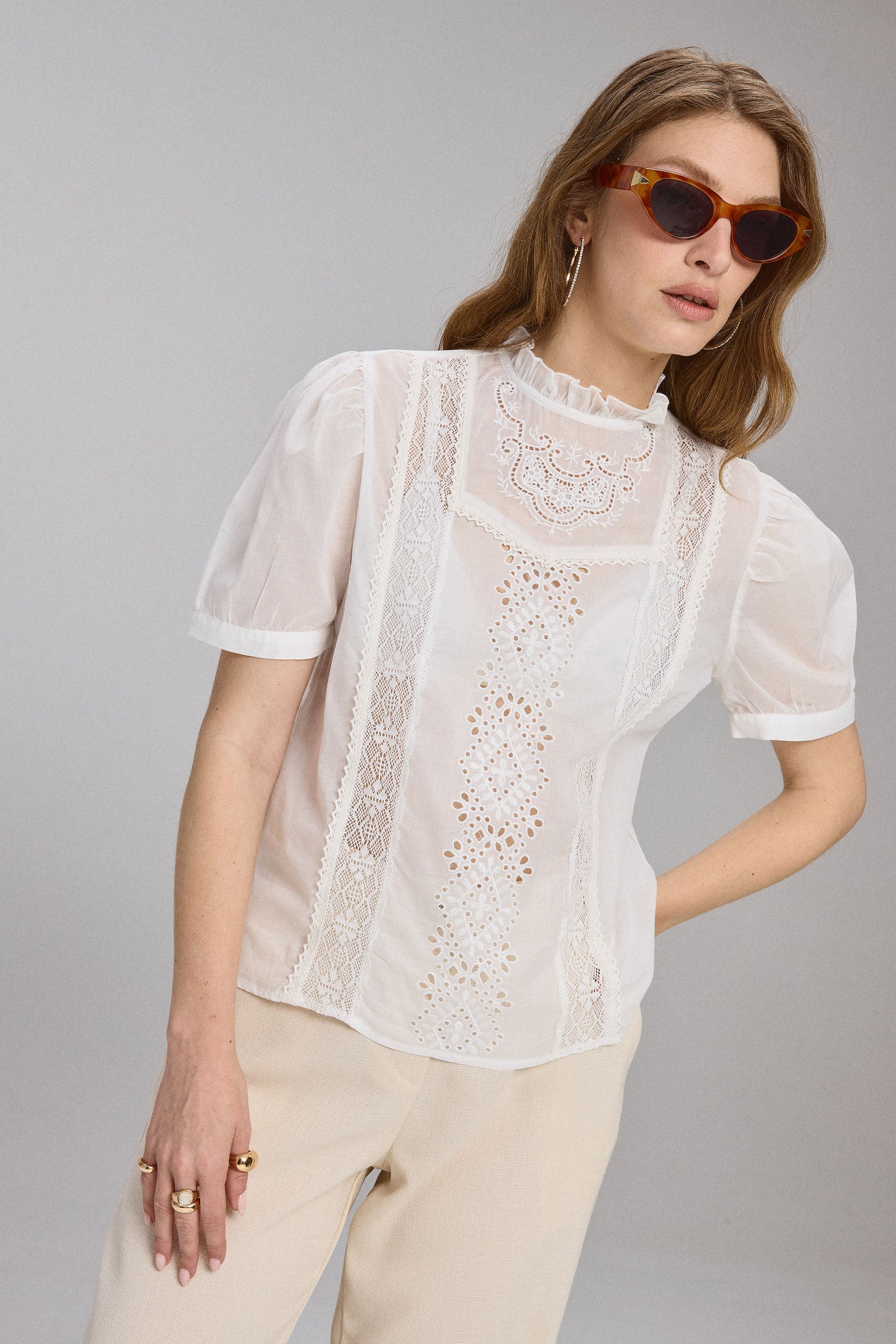 חולצת תחרה עם צווארון